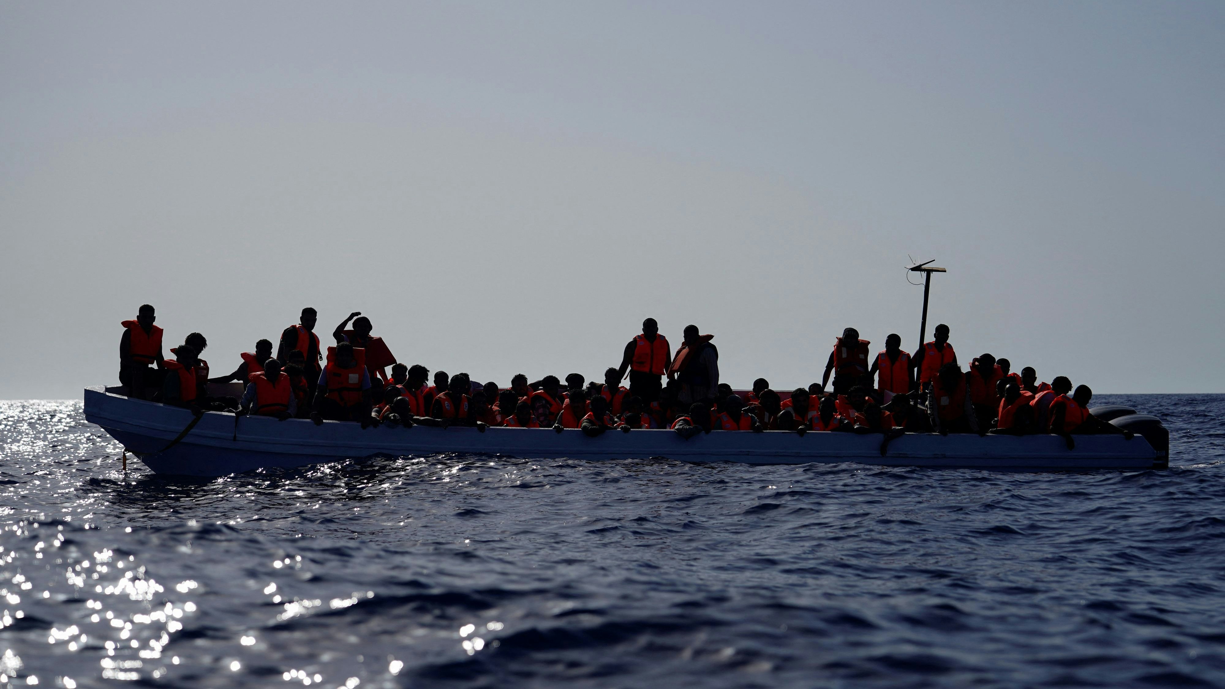 Heute.at - Boot vor Lampedusa gekentert – 20 Tote, 17 Vermisste