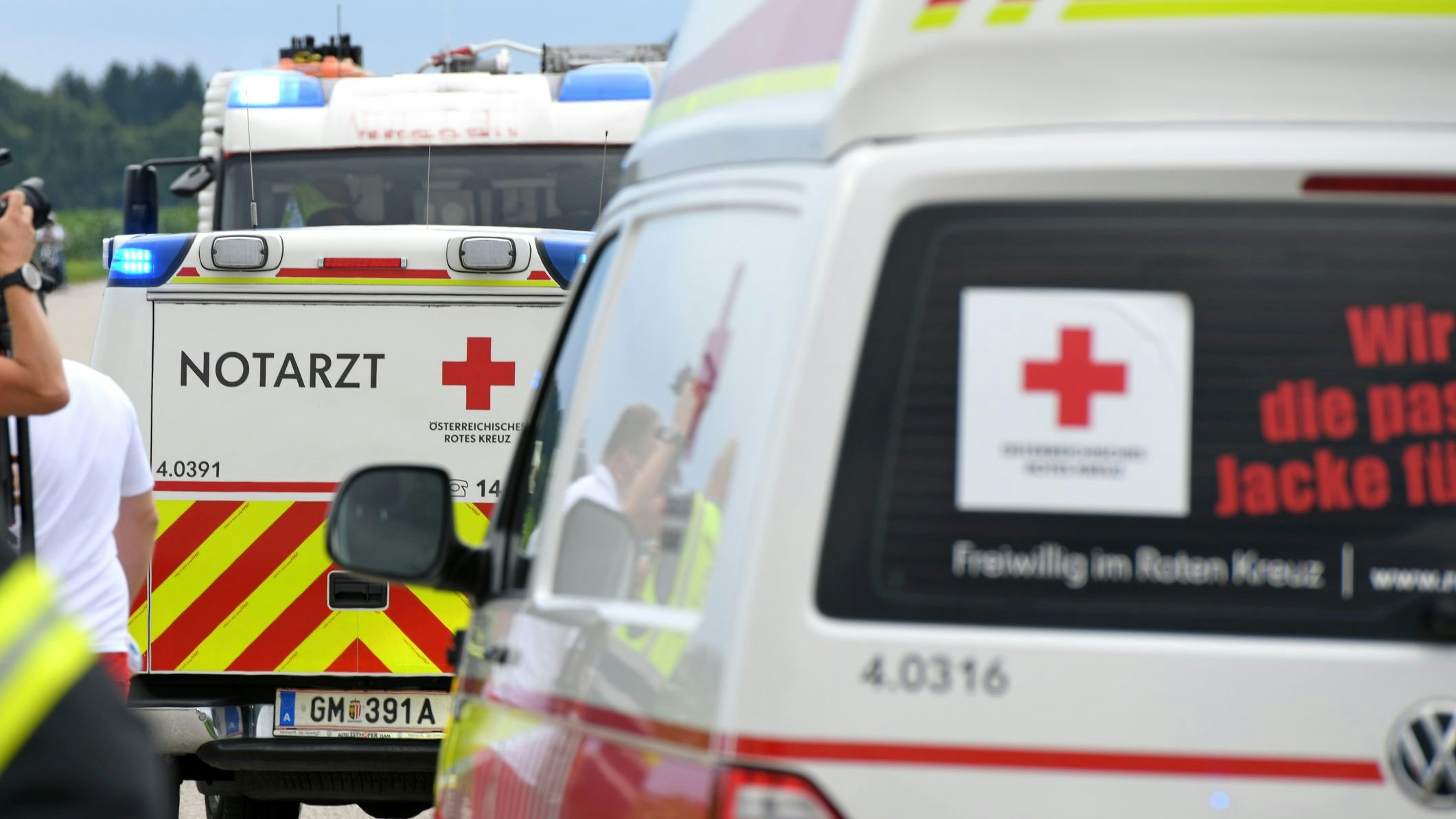 Heute.at - Frau treibt reglos im Wasser – Zeugen reagieren sofort