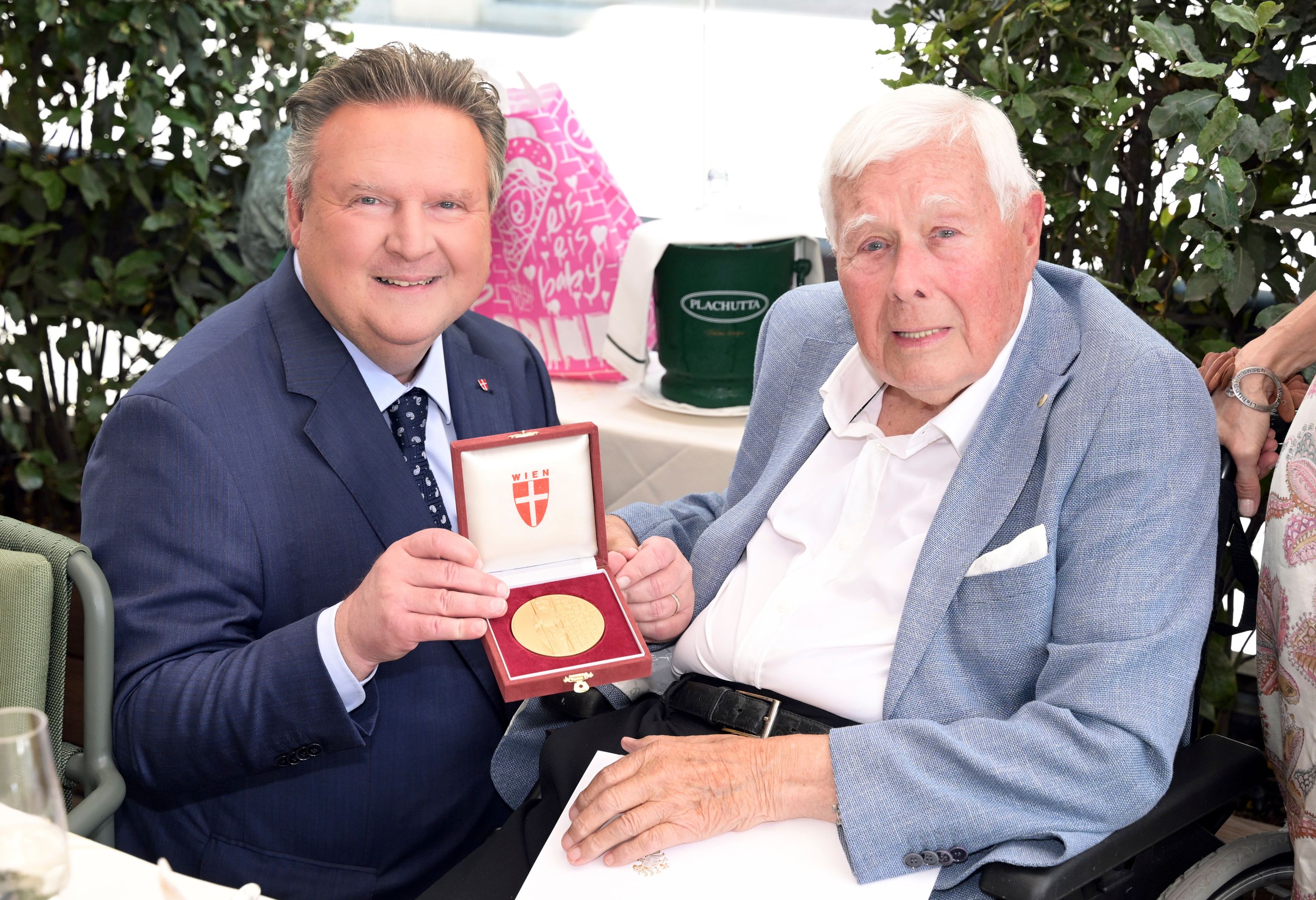 Ludwig ehrte Weck für außergewöhnliches Künstlerleben.