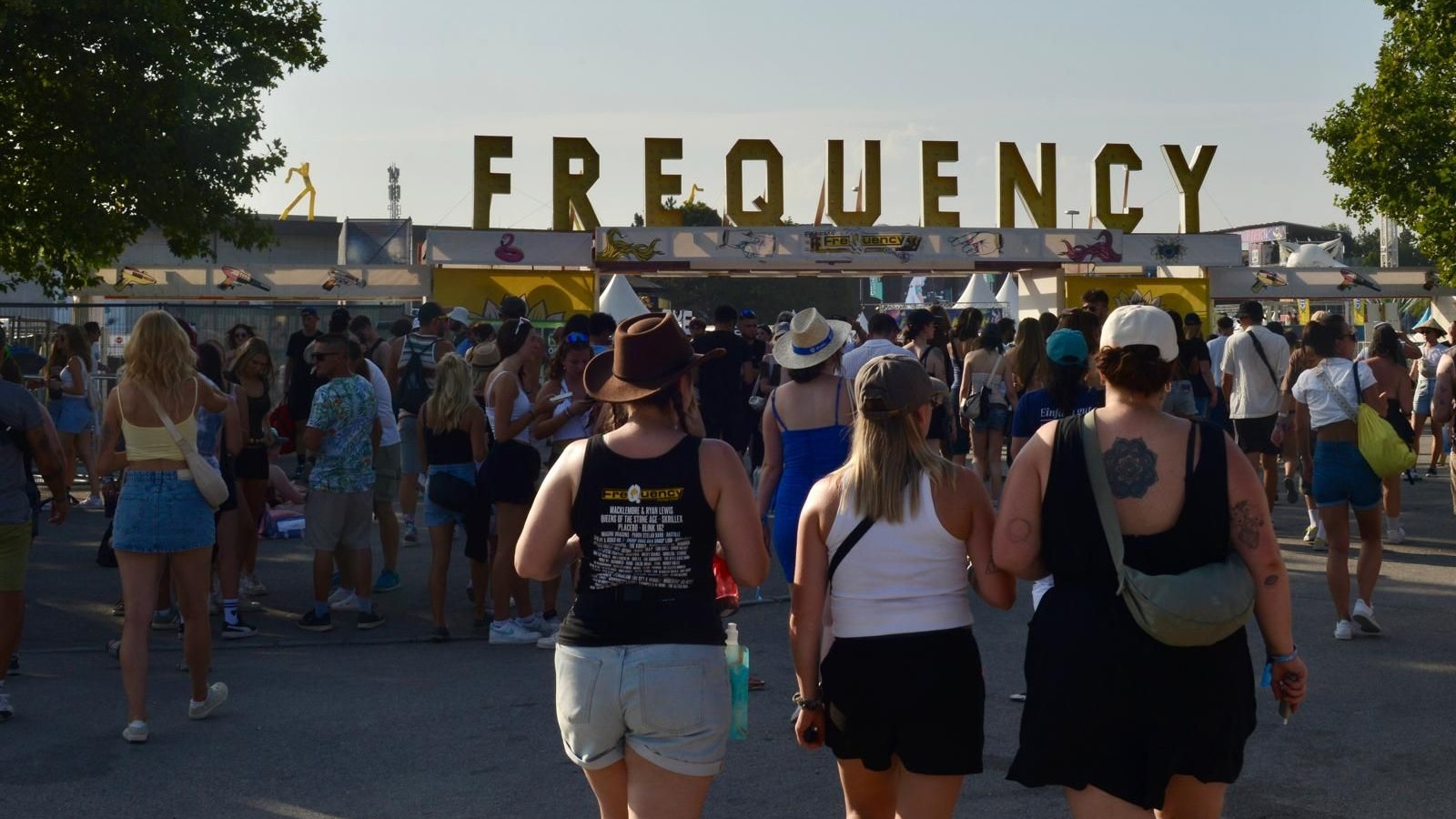 Heute.at - Frequency im vollen Gange – Fans warten auf US-Stars