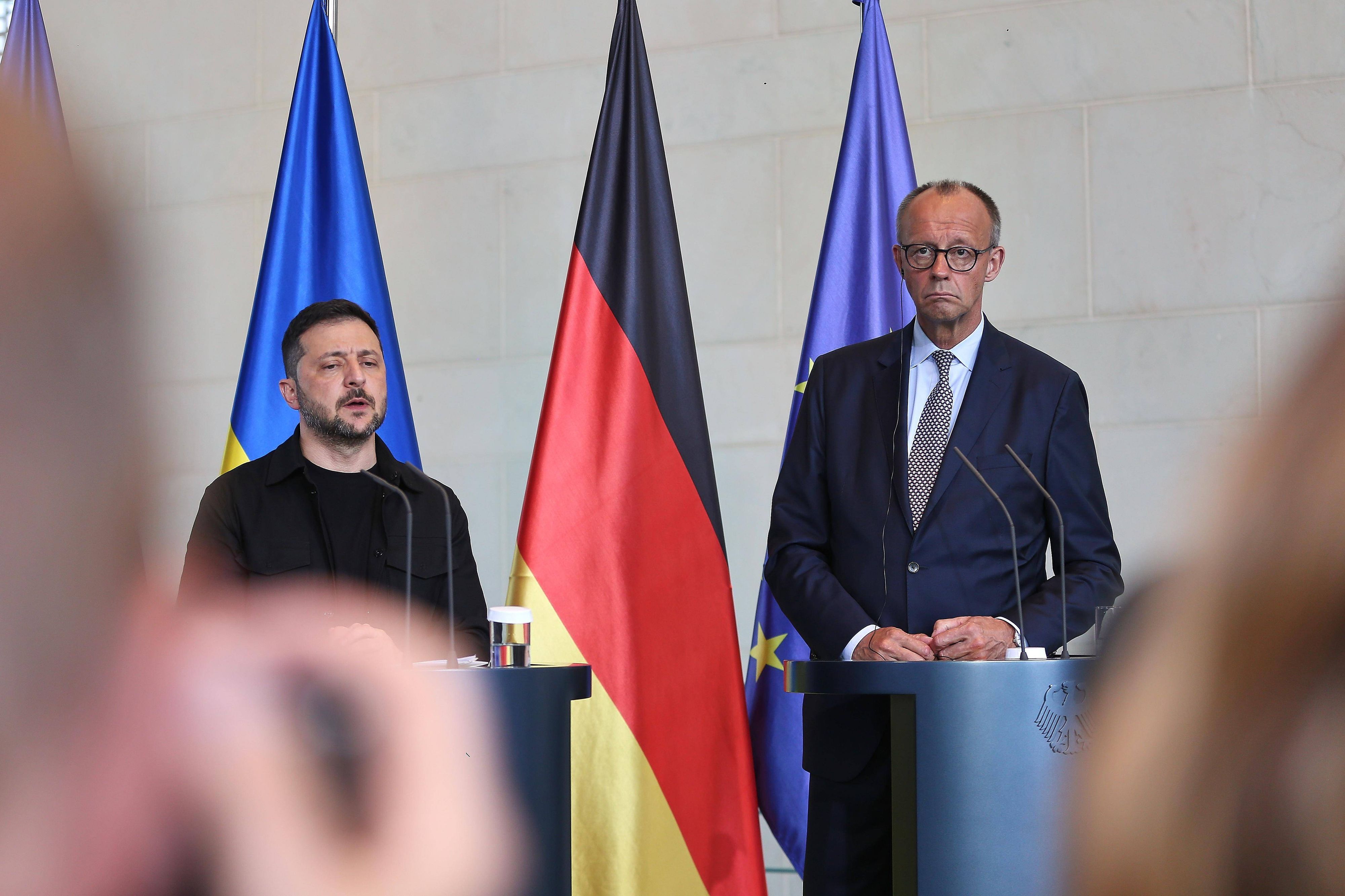 Der ukrainische Präsident Wolodymyr Selenskyj und Deutschlands Bundeskanzler Friedrich Merz. 