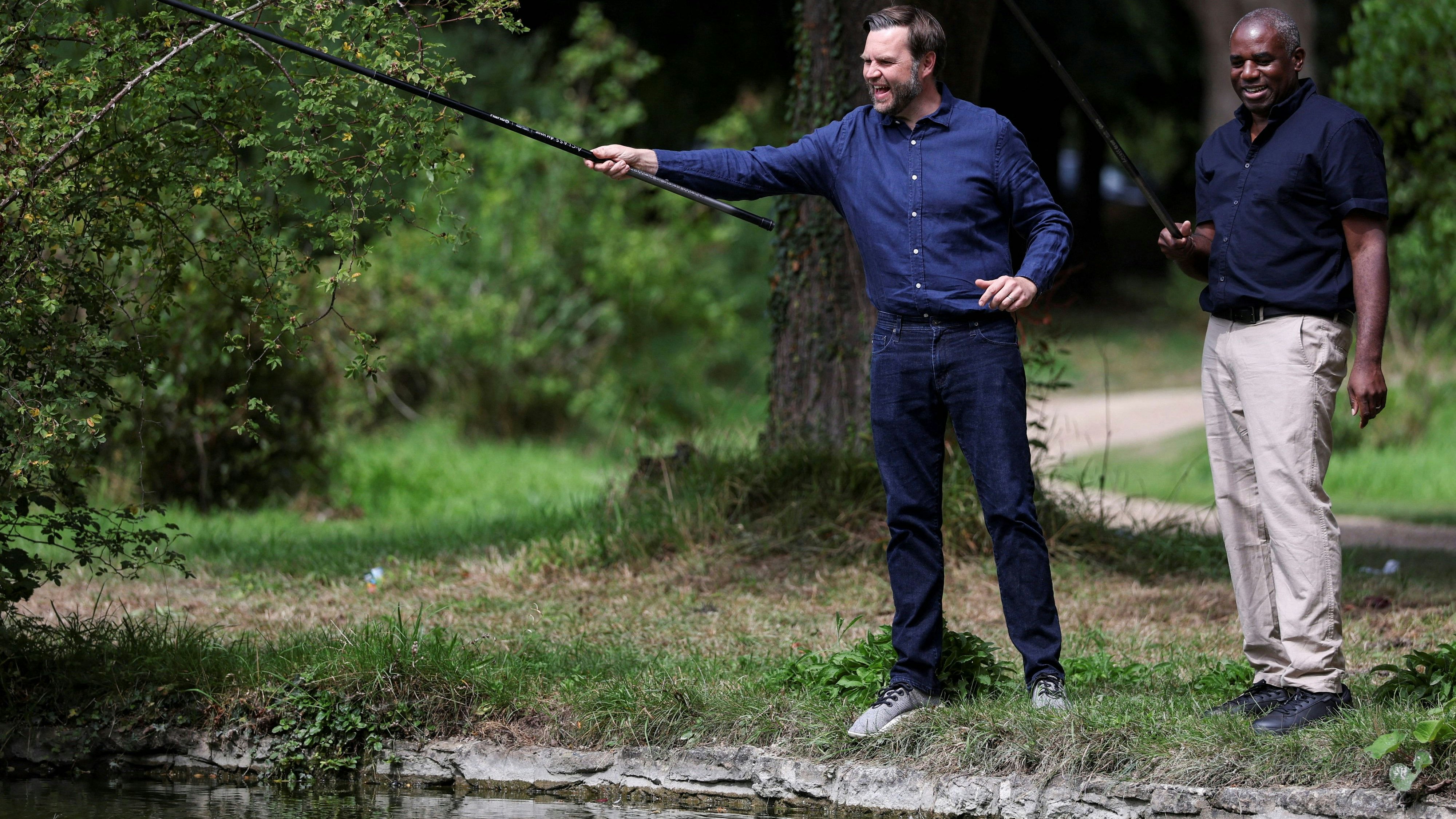 Heute.at - Lammy fischt mit Vance und zeigt sich danach selbst an