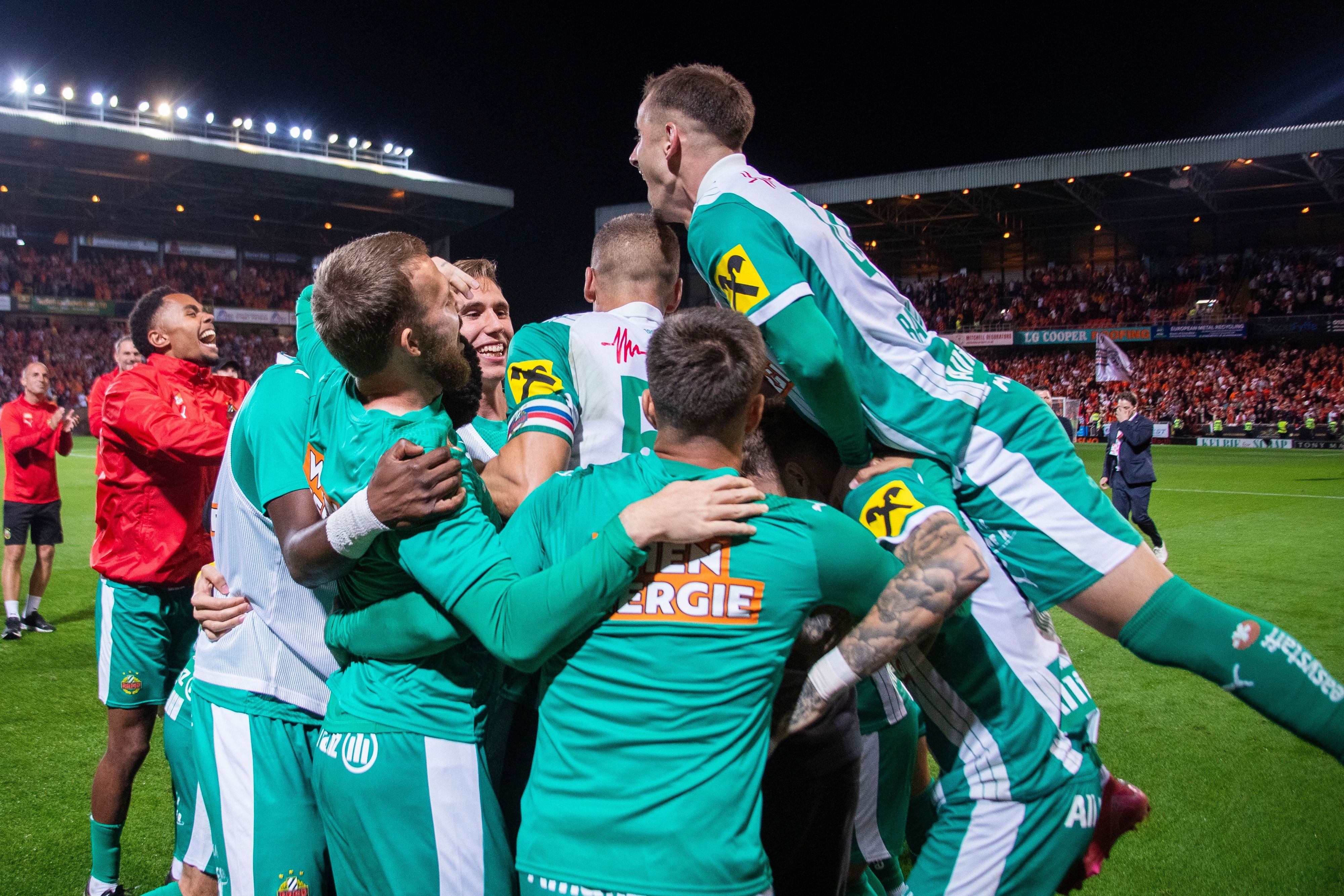 Rapid Wien hat es in Play-off der Conference League geschafft. 