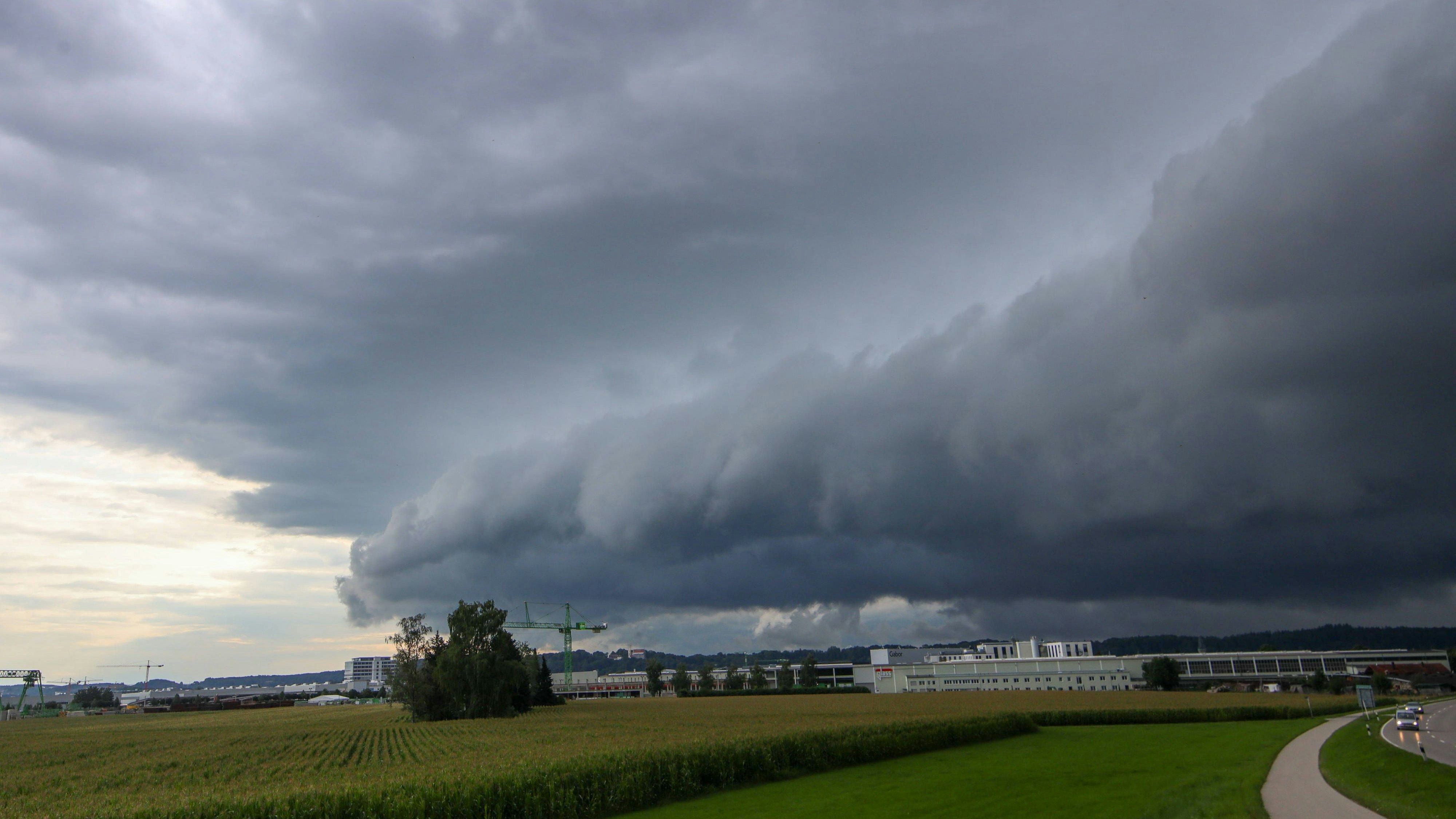 Heute.at - Hitze, 33 Grad – doch hier drohen bald schwere Unwetter