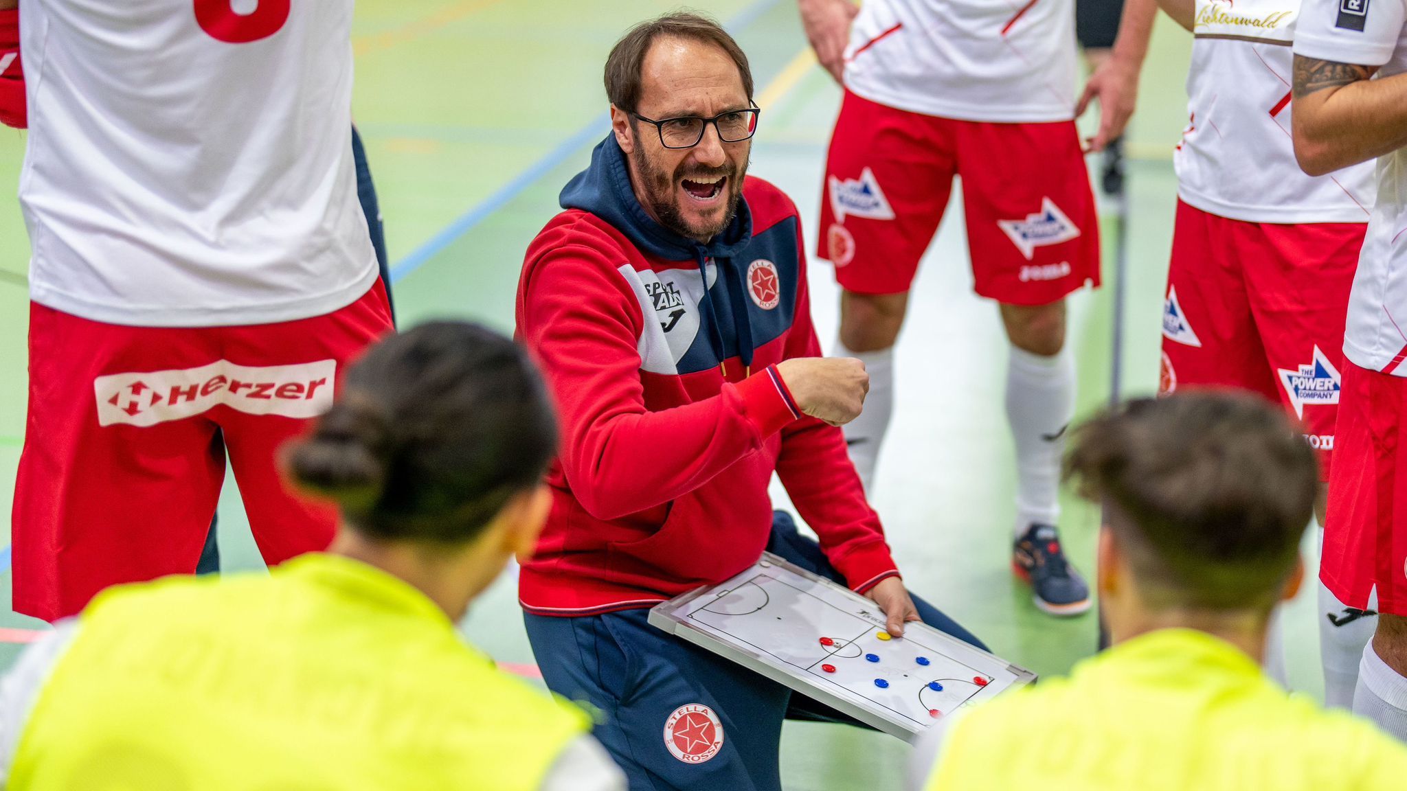 Aleksandar Ristovski gibt sich auch in stürmischen Zeiten kämpferisch – seine Mannschaft gibt ihm volle Rückendeckung.