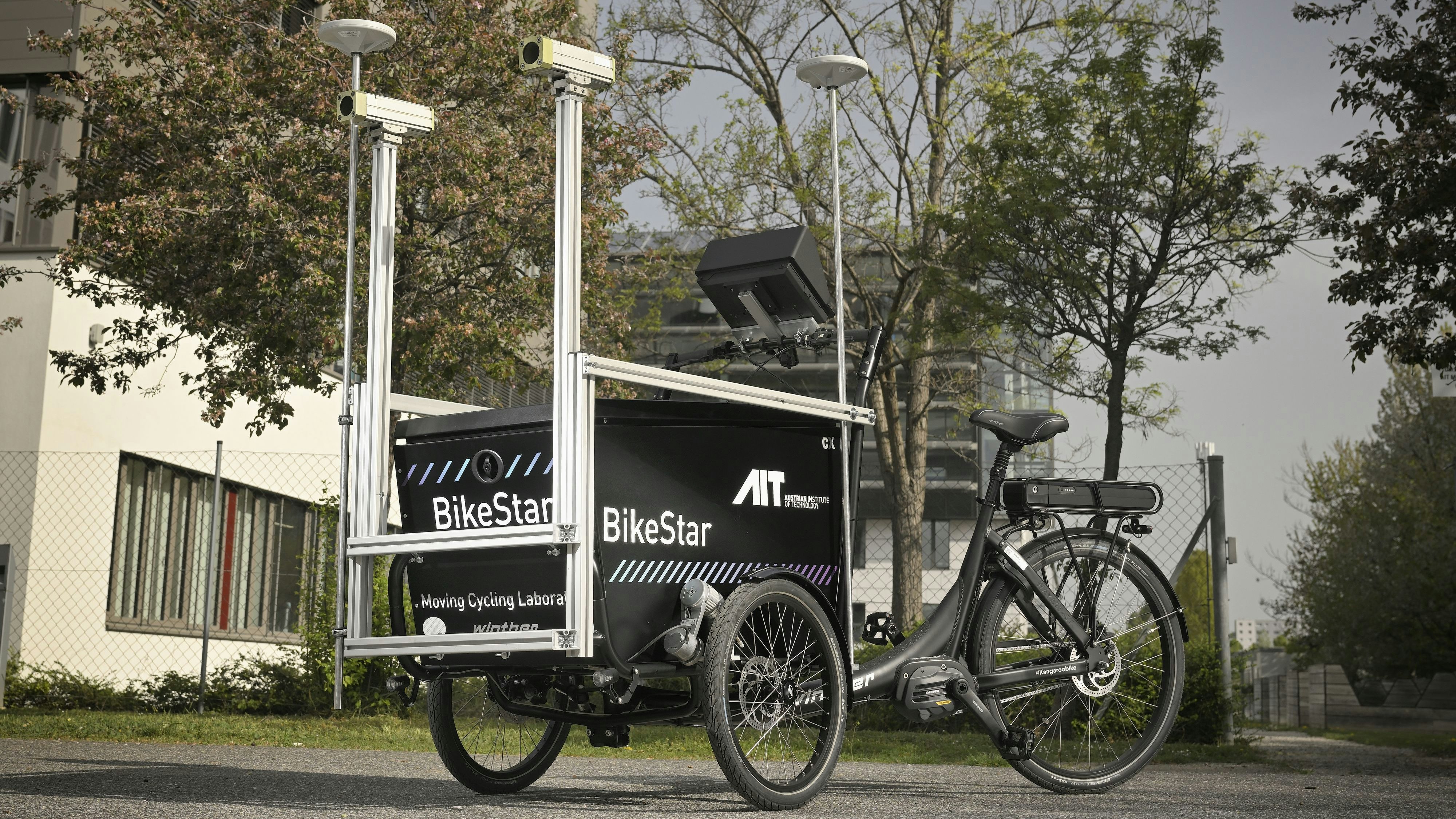 Ein zentrales Werkzeug im Projekt ist das AIT-Messfahrrad BikeStar. Es handelt sich um ein dreirädriges Transportfahrrad, das als mobiles Messlabor mit modernster Sensorik fungiert.