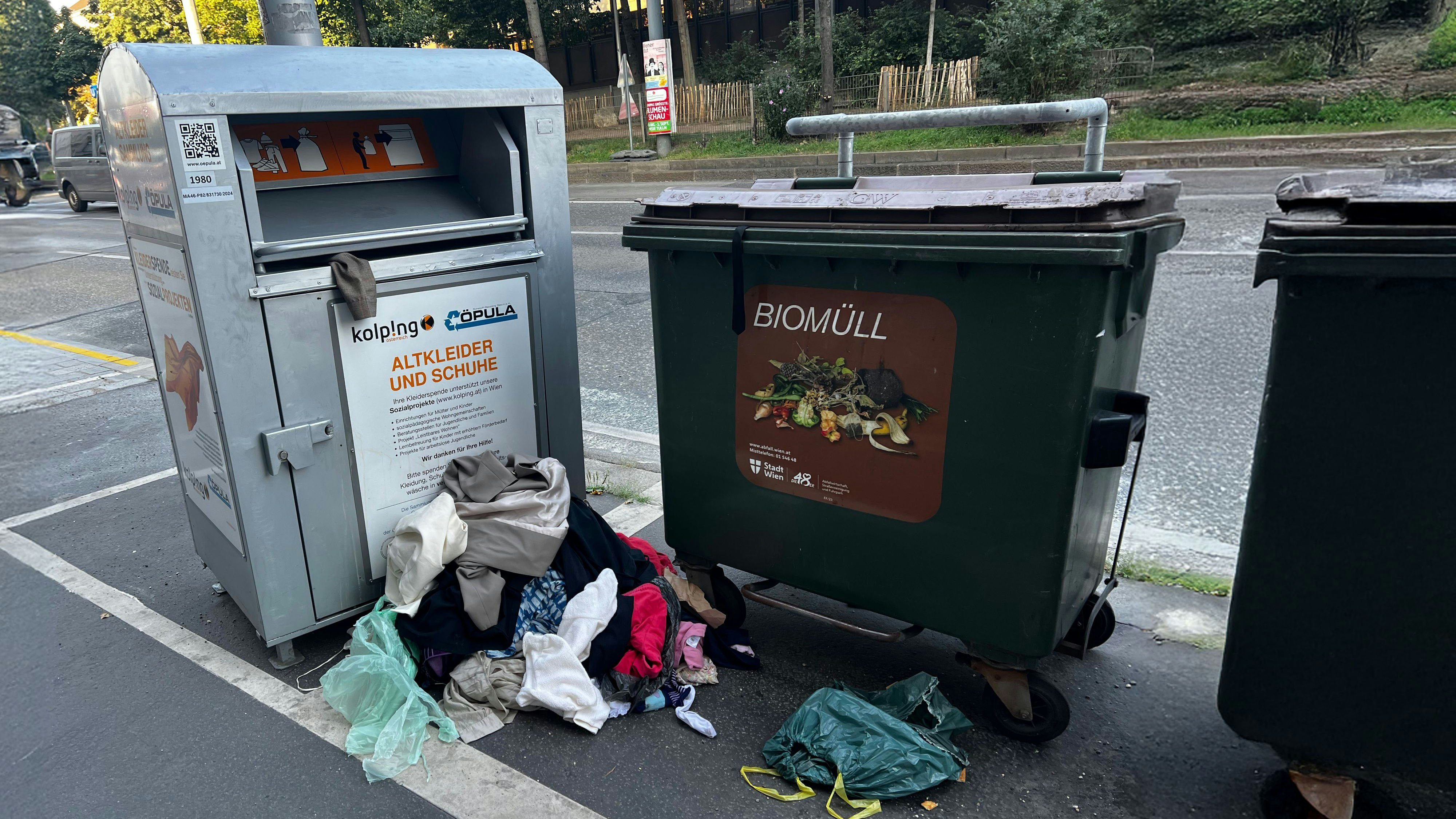 Heute.at - Überall Müll! – Wiener wütend über Altkleider-Mafia