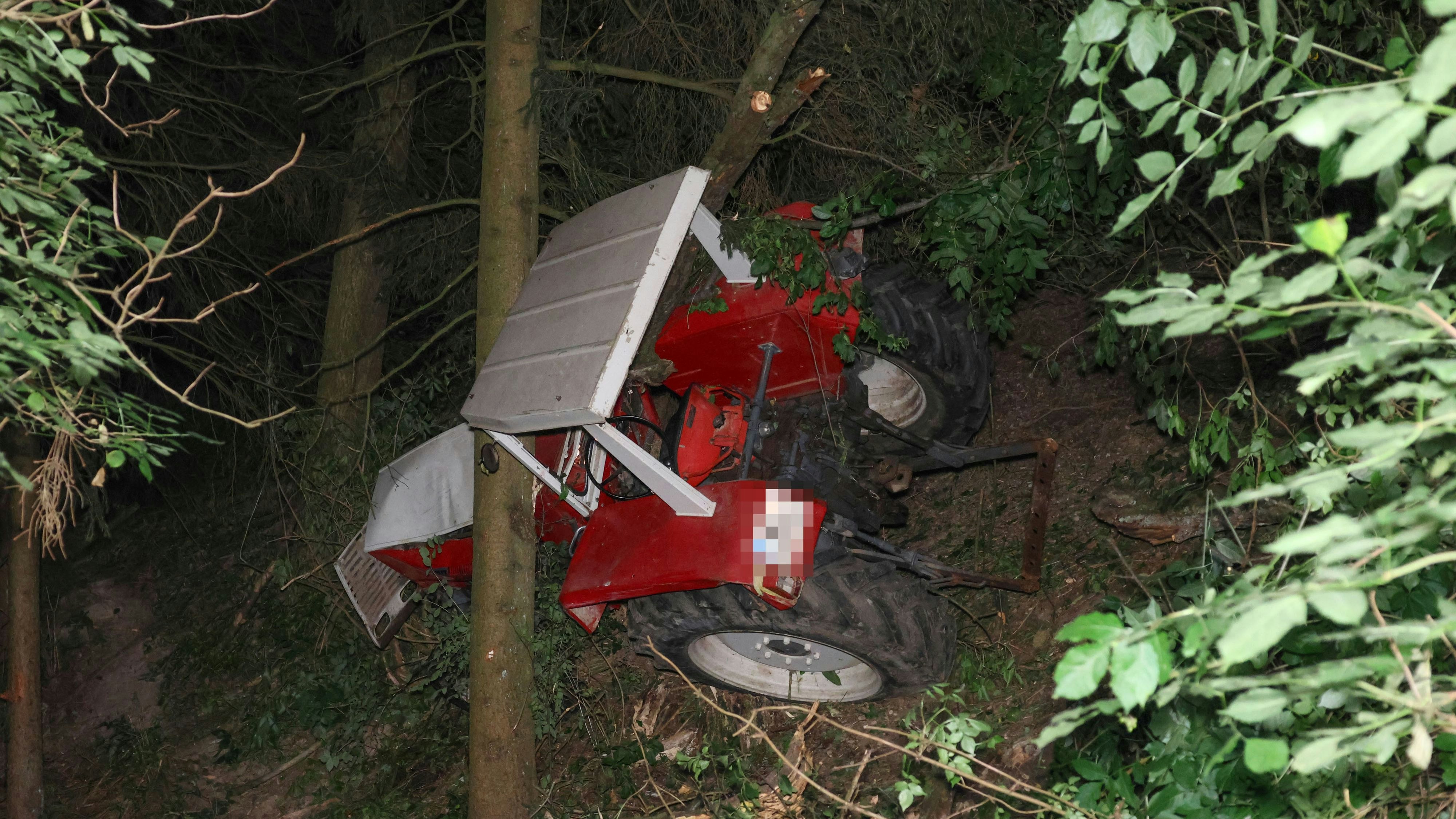 Heute.at - Lenker schleppt sich nach Crash verletzt nach Hause