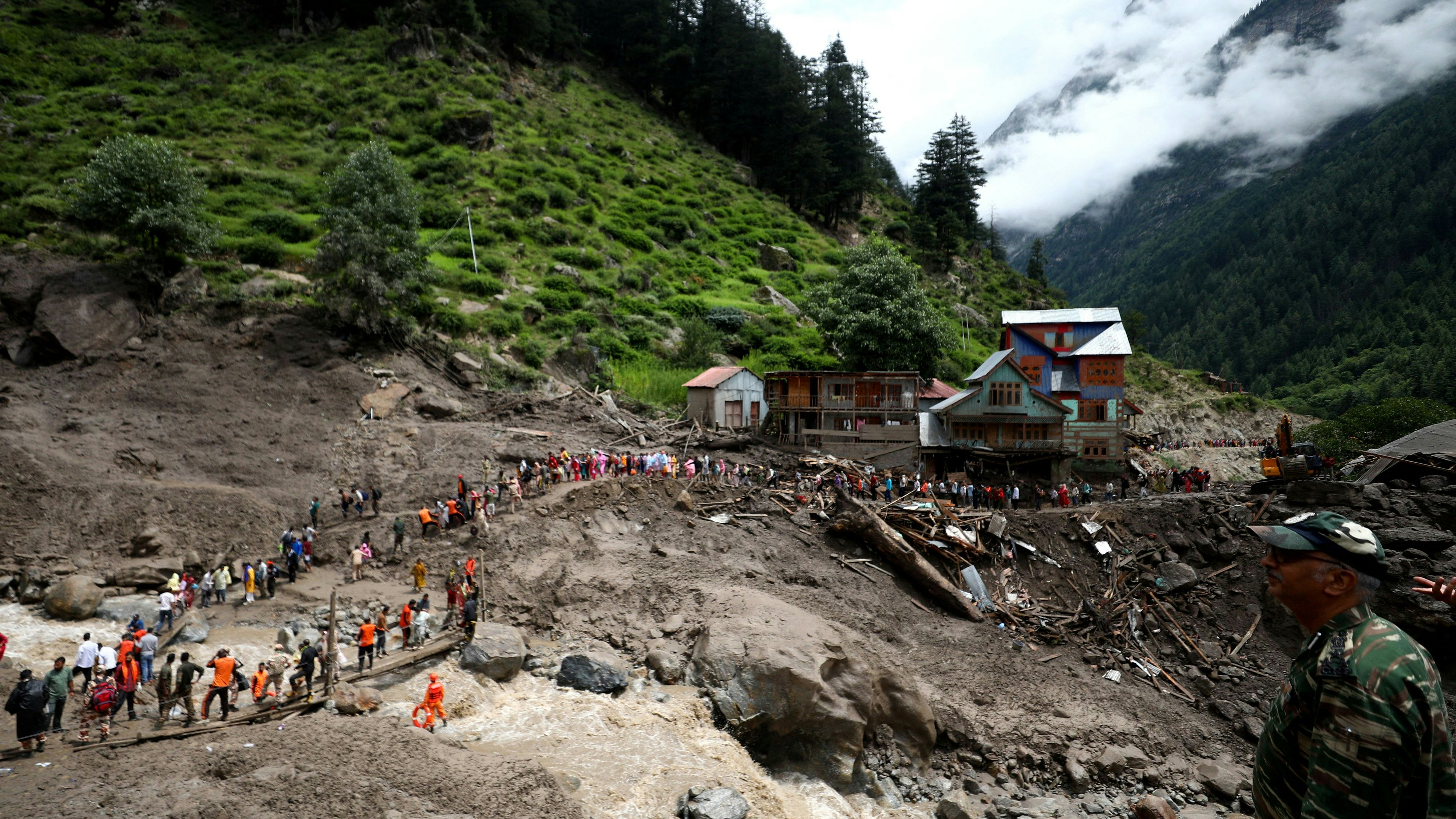 Heute.at - Schon 250 Tote – schwere Überschwemmungen in Asien