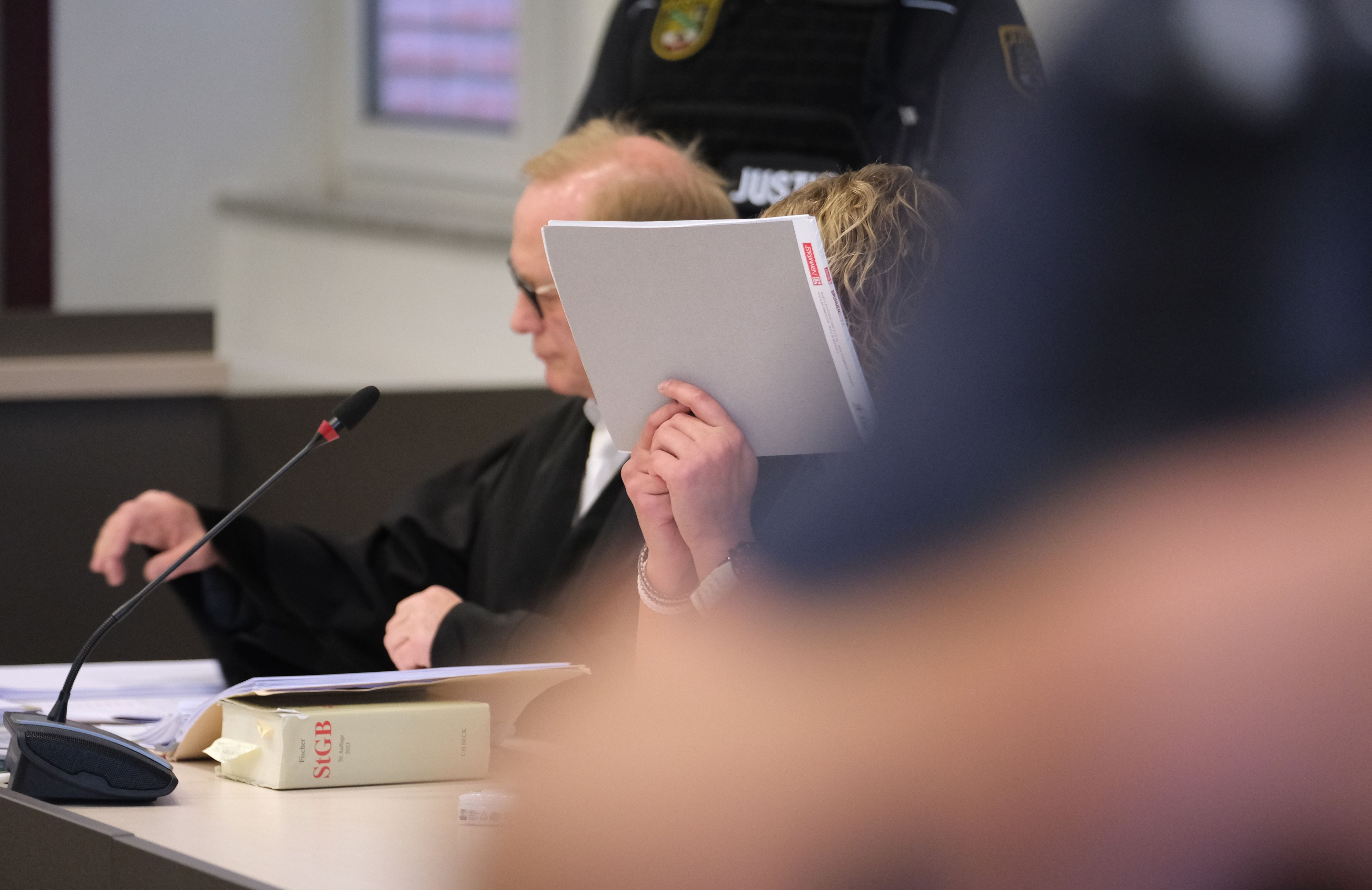 Im Landesgericht Dessau-Roßlau hat am Freitag der Prozess gegen die 30-Jährige begonnen.