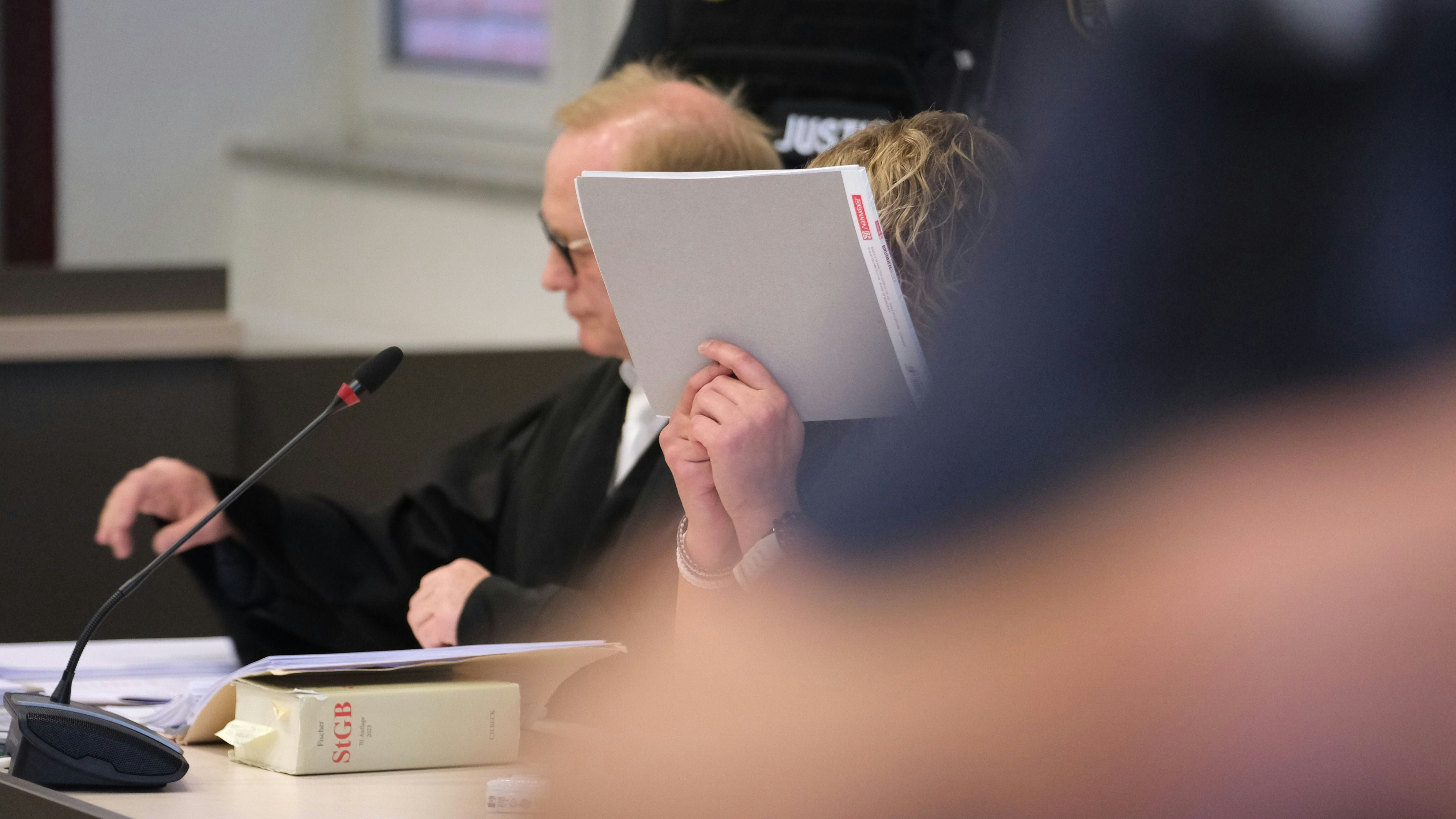 Im Landesgericht Dessau-Roßlau hat am Freitag der Prozess gegen die 30-Jährige begonnen.