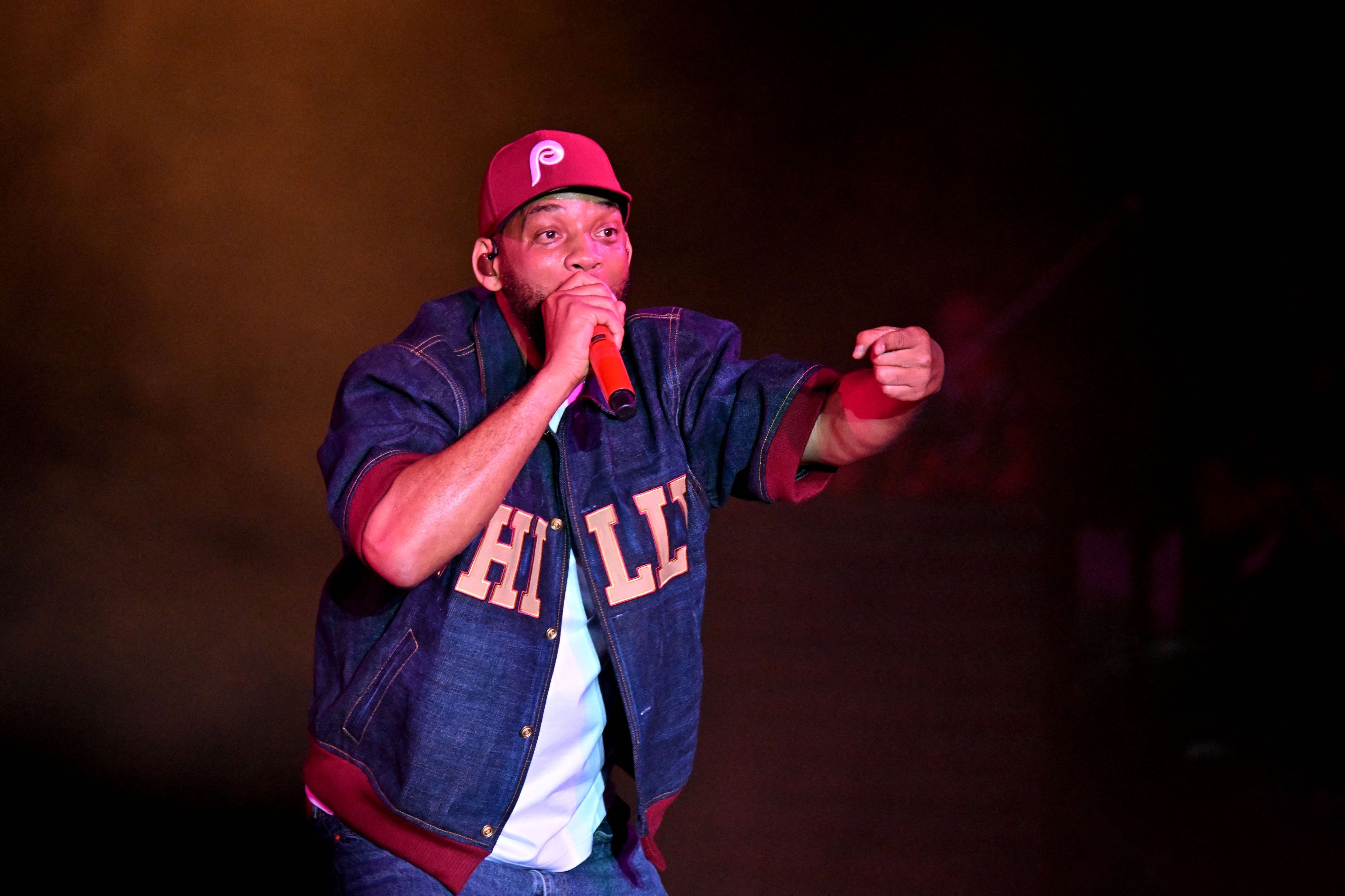 Vor seinem Frequency-Auftritt verteilte Rapper und Schauspieler Will Smith Autogramme an seine Fans.