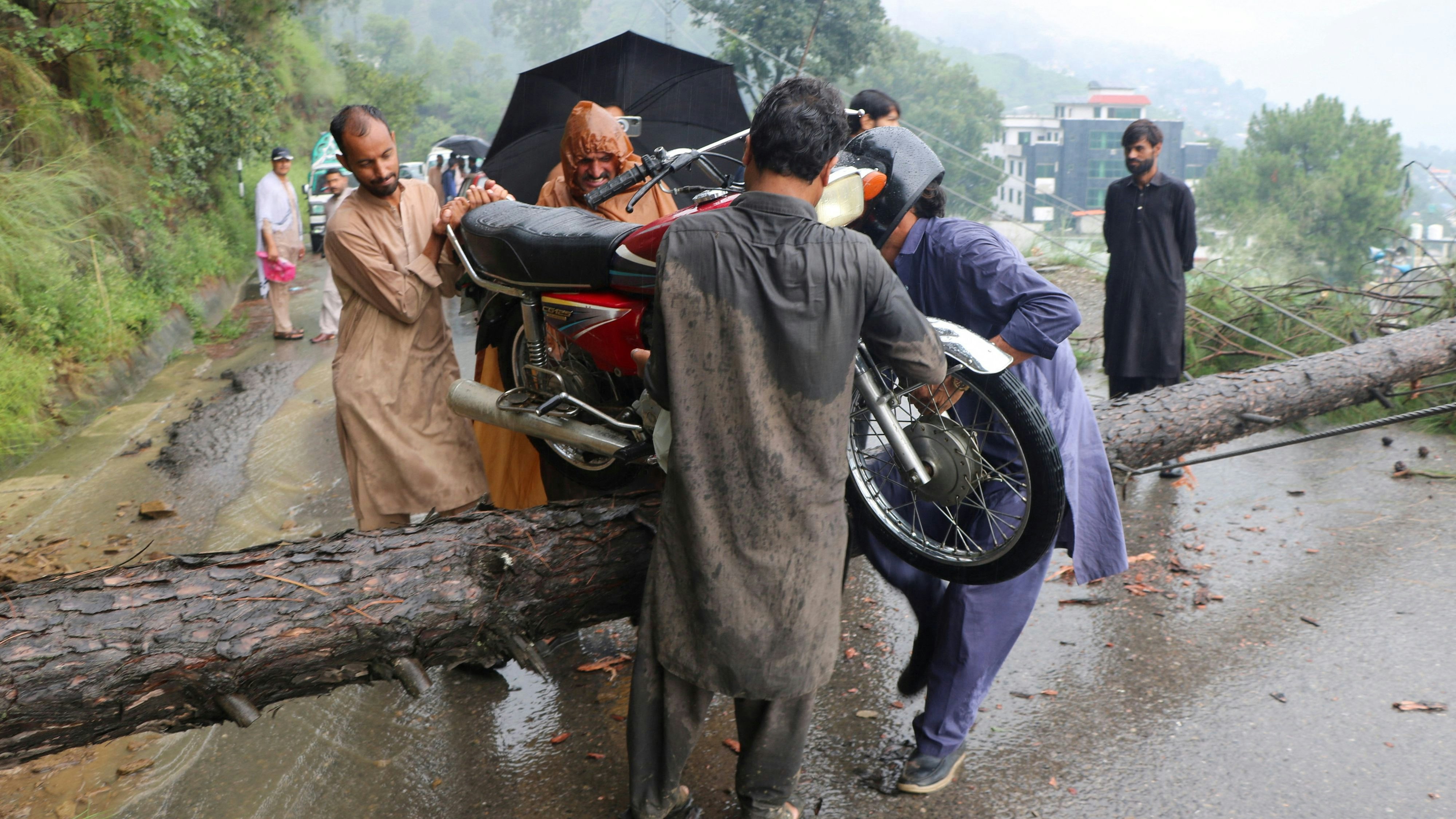 Der pakistanische Wetterdienst hat für den Nordwesten des Landes eine Warnung wegen heftiger Regenfälle ausgegeben.