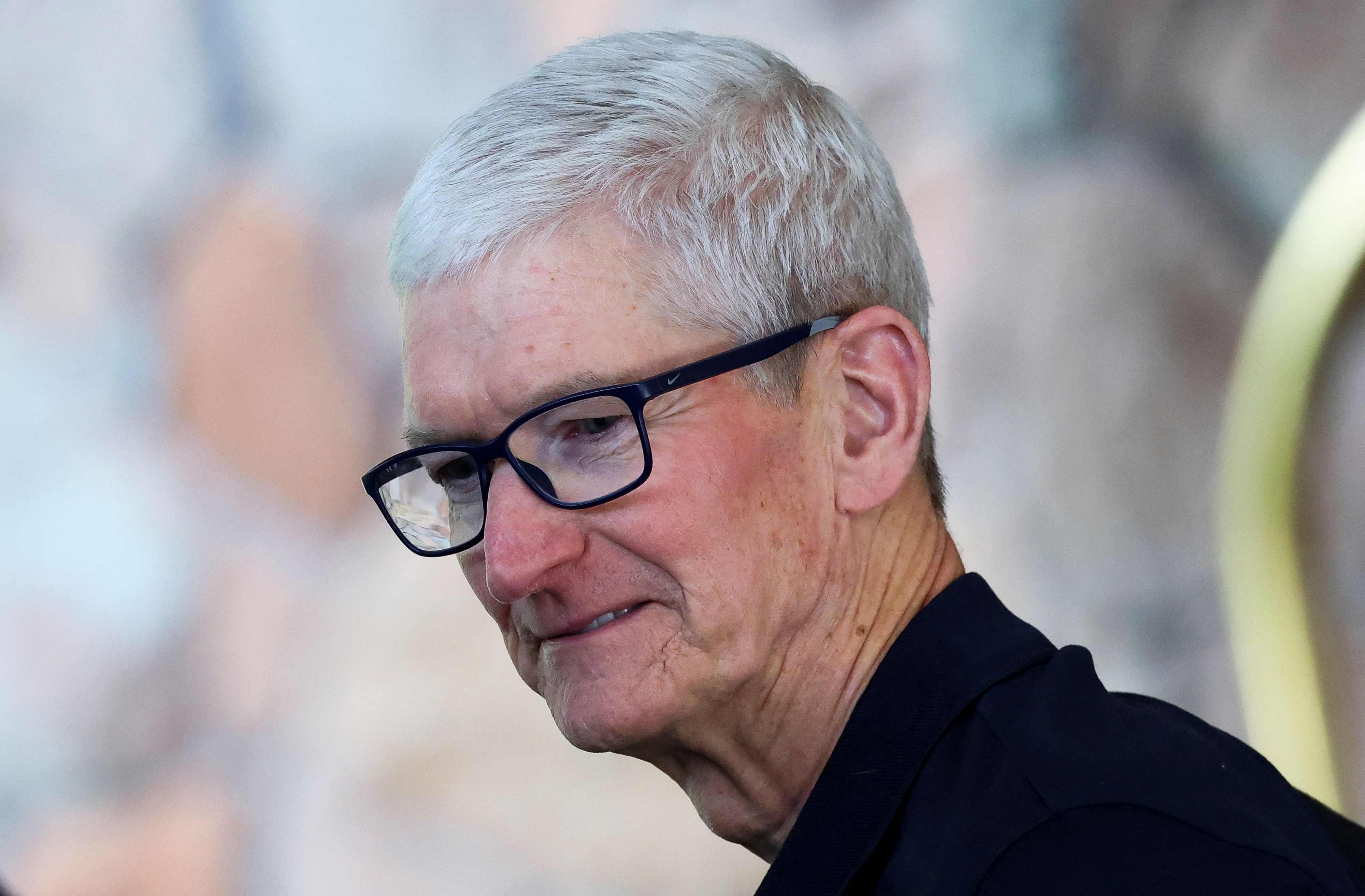 Apple hat wohl unbeabsichtigt Details zu neuen Geräten bekanntgegeben. (im Bild: CEO Tim Cook)