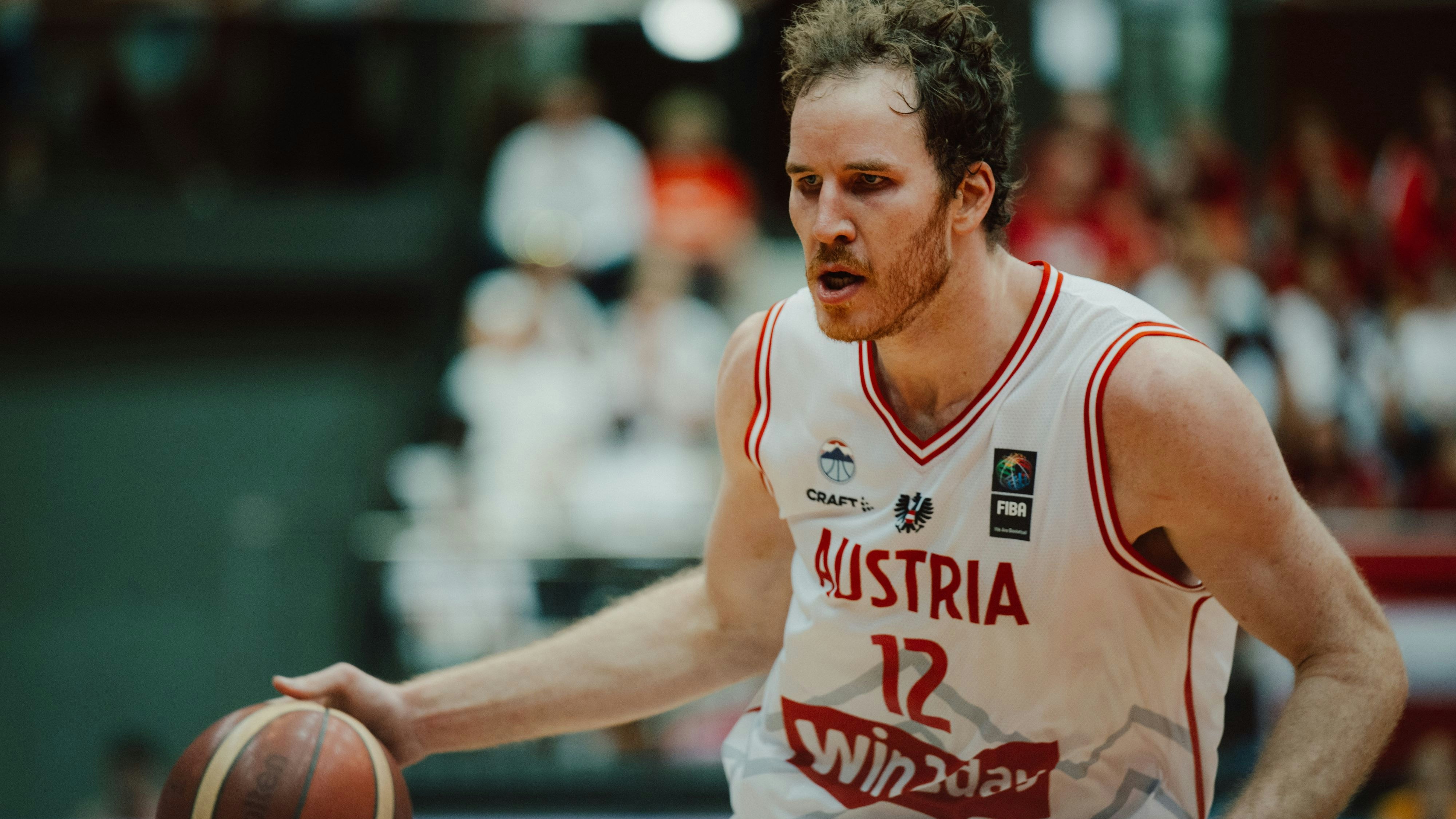 Heute.at - Pöltl jubelt trotz Pleite über Österreich-Aufstieg