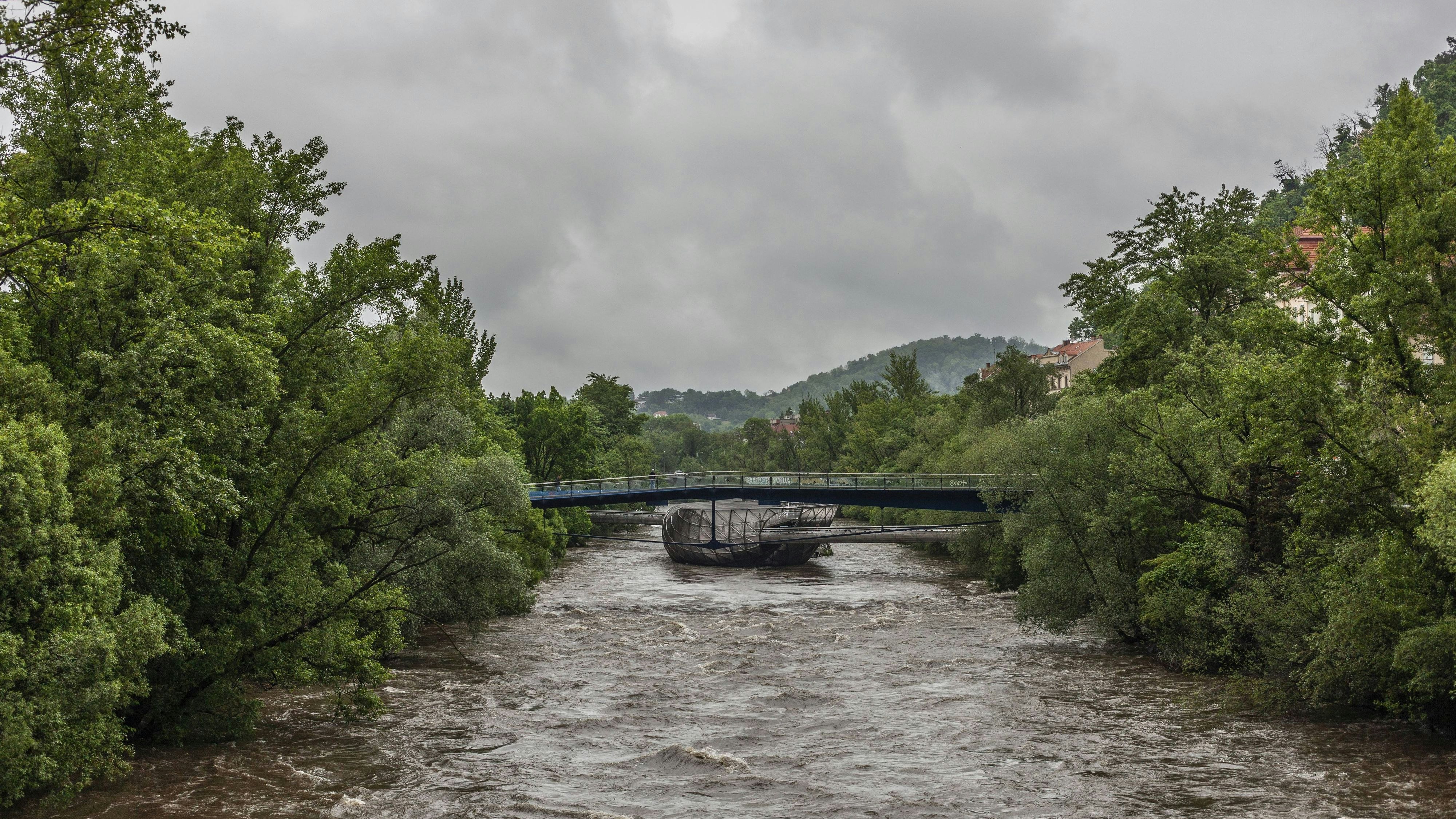 Heute.at - Warnstufe Rot! Große Regenmengen bringen Flut-Gefahr