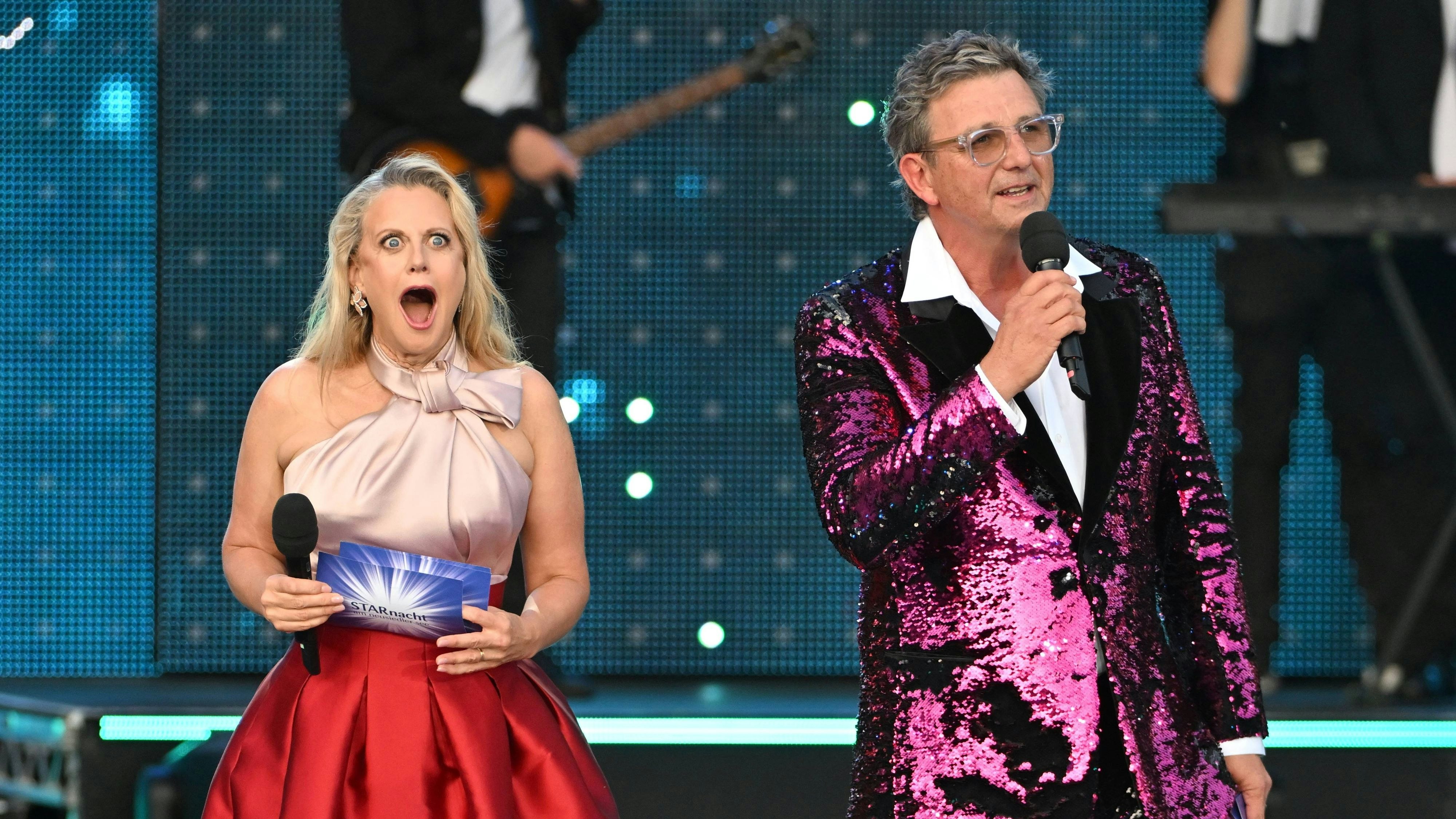 Bereits im Juli wurde die "Starnacht am Wörthersee" mit Barbara Schöneberger und Hans Sigl aufgenommen. 