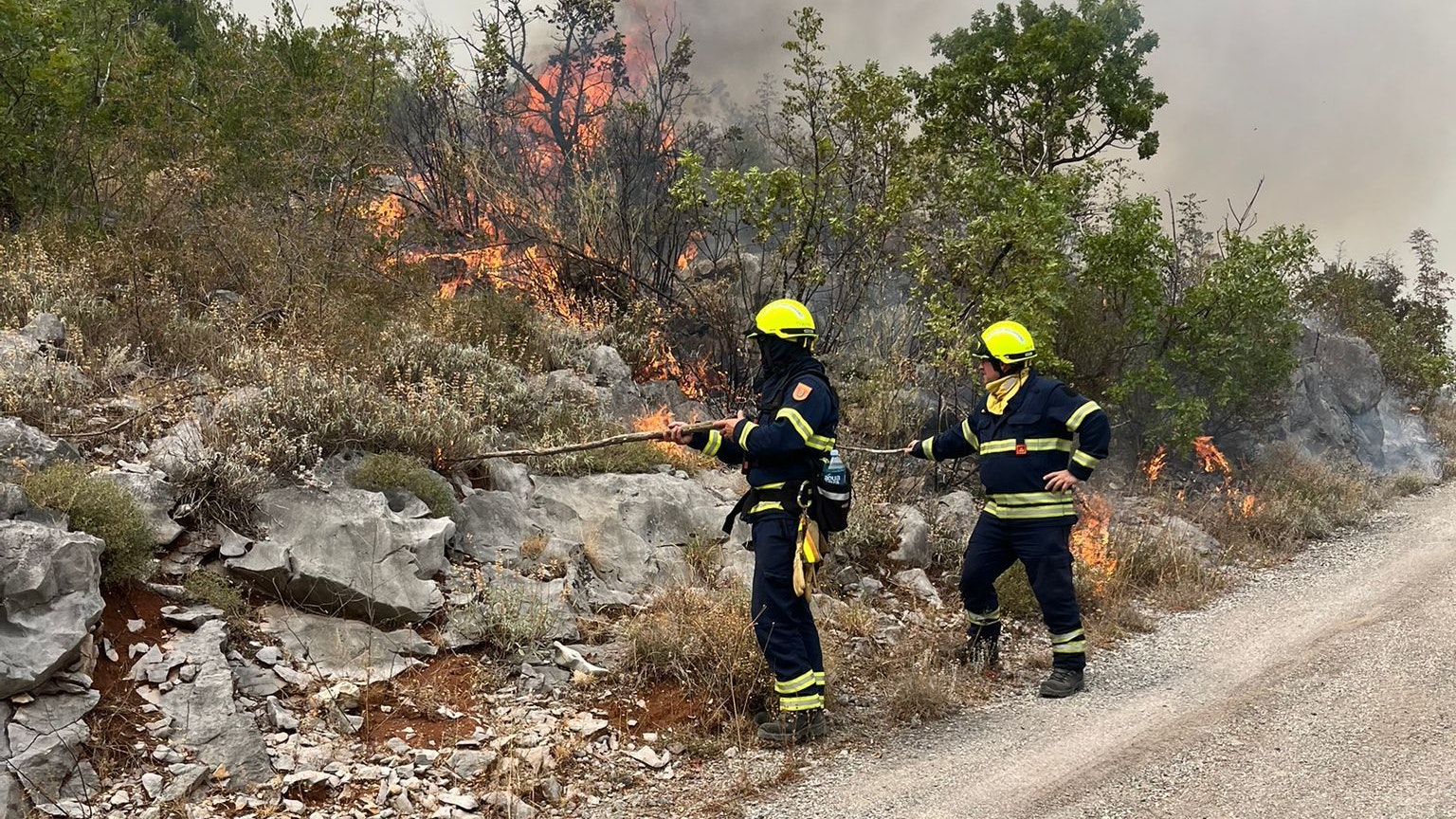 Heute.at - Niederösterreichs Feuerwehr kämpft gegen Großbrände