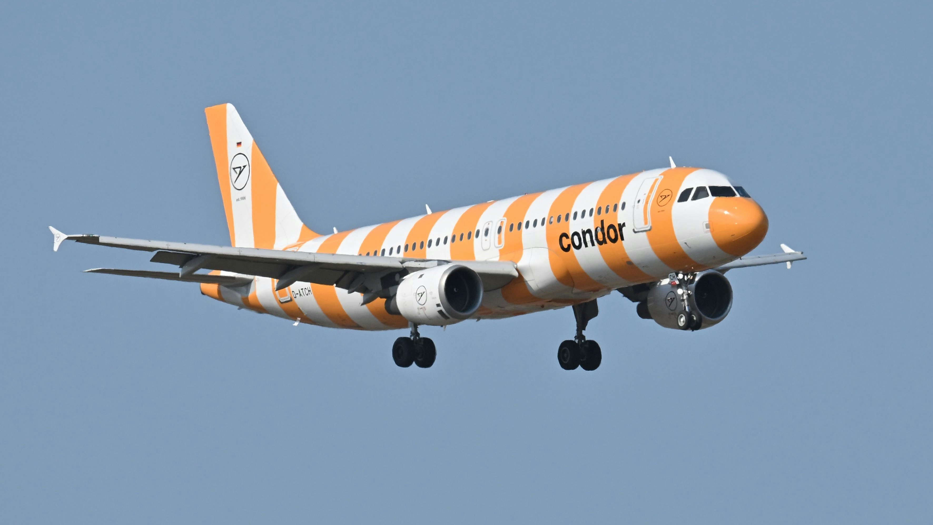 Heute.at - Probleme mit Triebwerk – Flieger muss notlanden