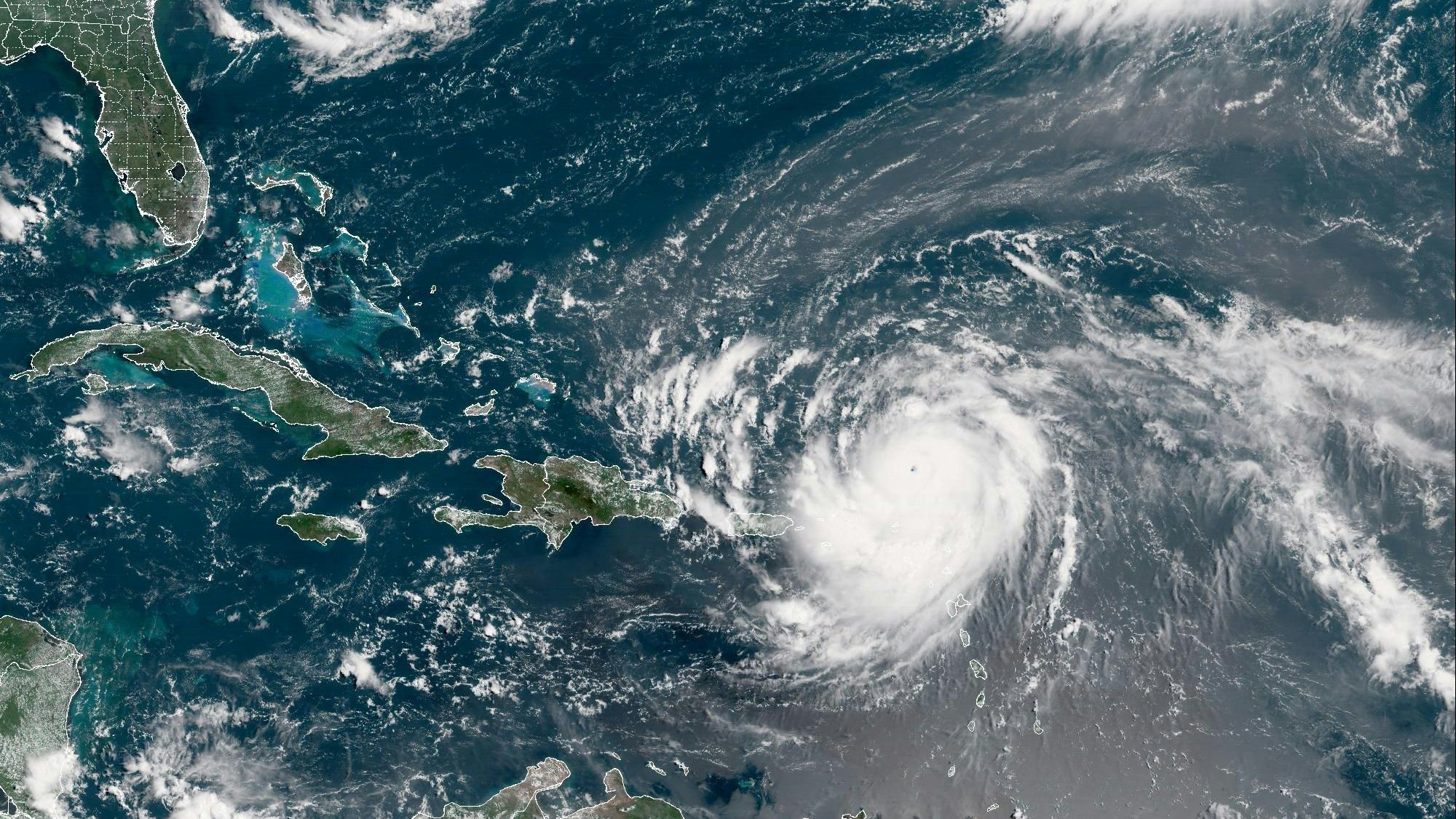 Heute.at - Mit 215 km/h – Erin fegt über die Karibik