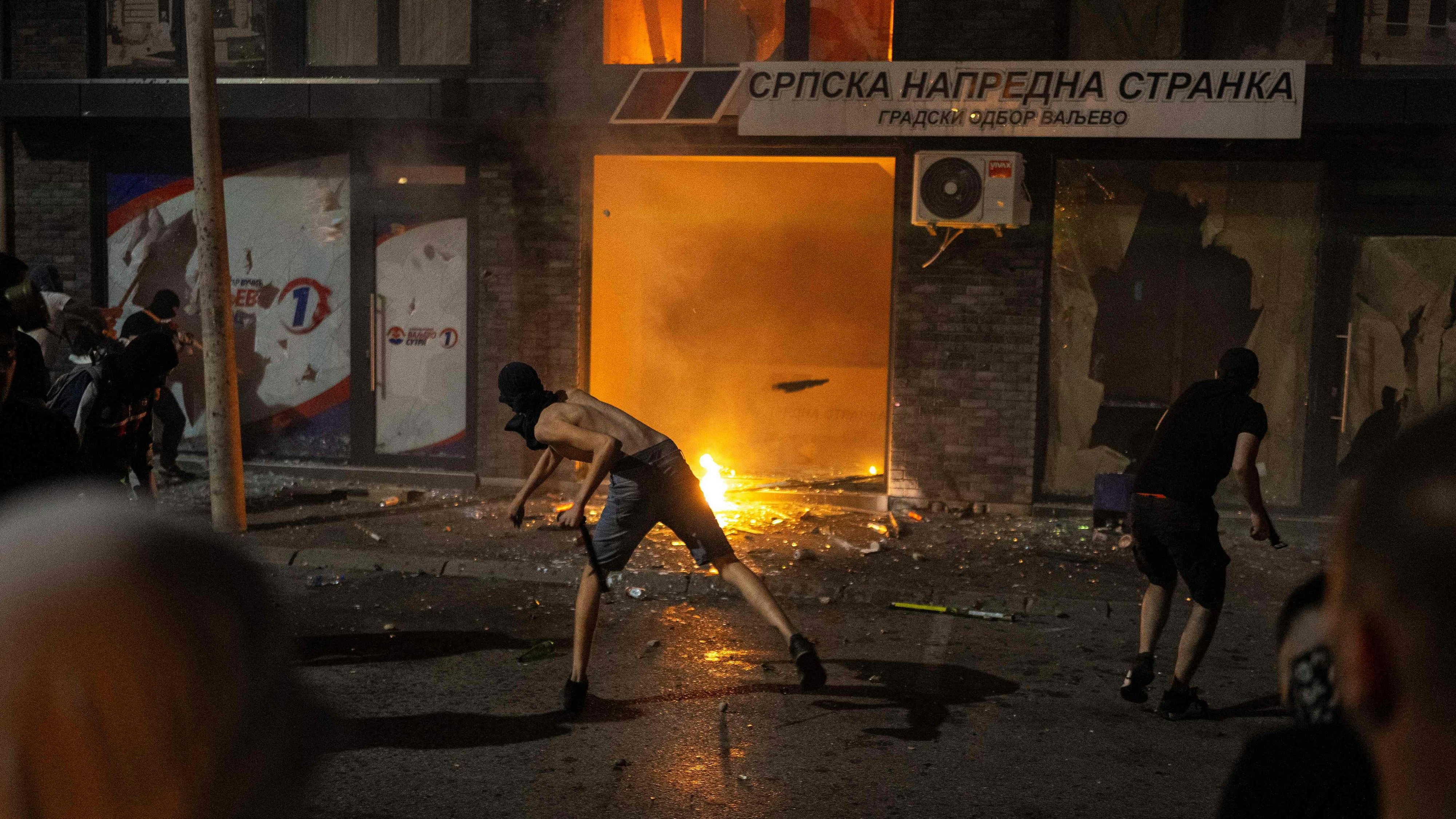 Heute.at - Serbiens Regierung unter Druck – Proteste eskalieren