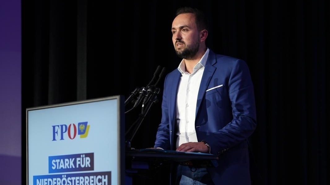 Heute.at - FPÖ fordert: Neos-Chefin muss Staatsaffäre aufklären