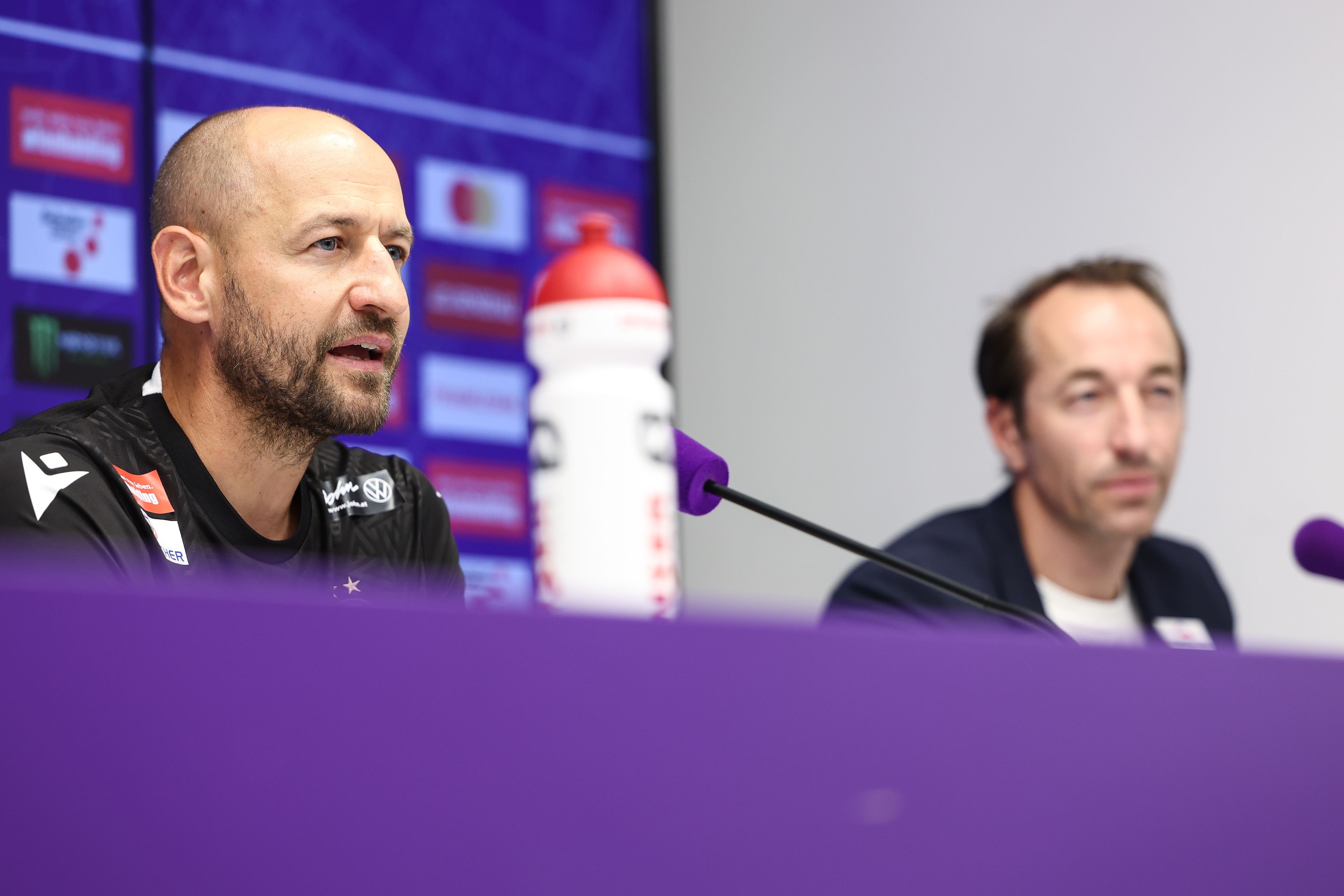 Stephan Helm (l. ) und Sportdirektor Manuel Ortlechner (r.) wollen die Austria gemeinsam wieder auf die Siegerstraße zurückbringen.