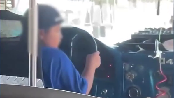 Heute.at - Plötzlich saß der Sohn des Busfahrers am Steuer