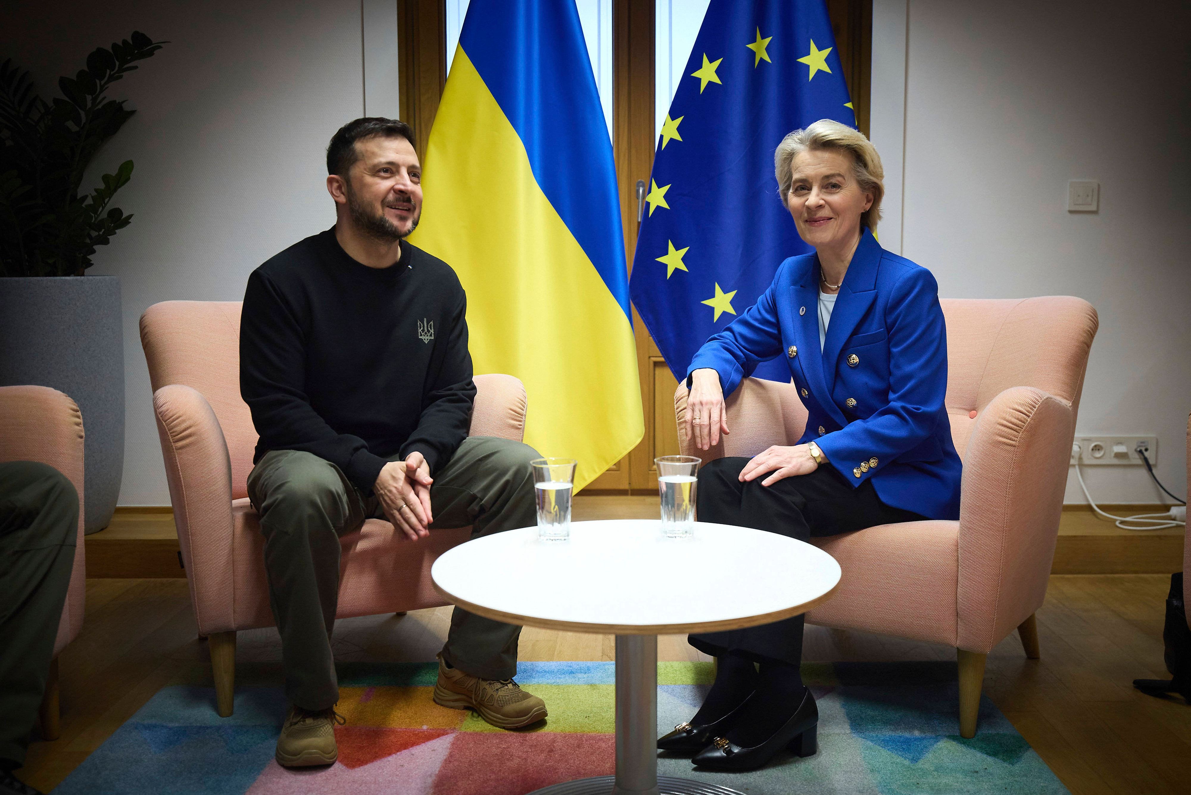 EU-Kommissionspräsidentin Ursula von der Leyen wird den ukrainischen Präsidenten Wolodymyr Selenskyj nach Washington begleiten.