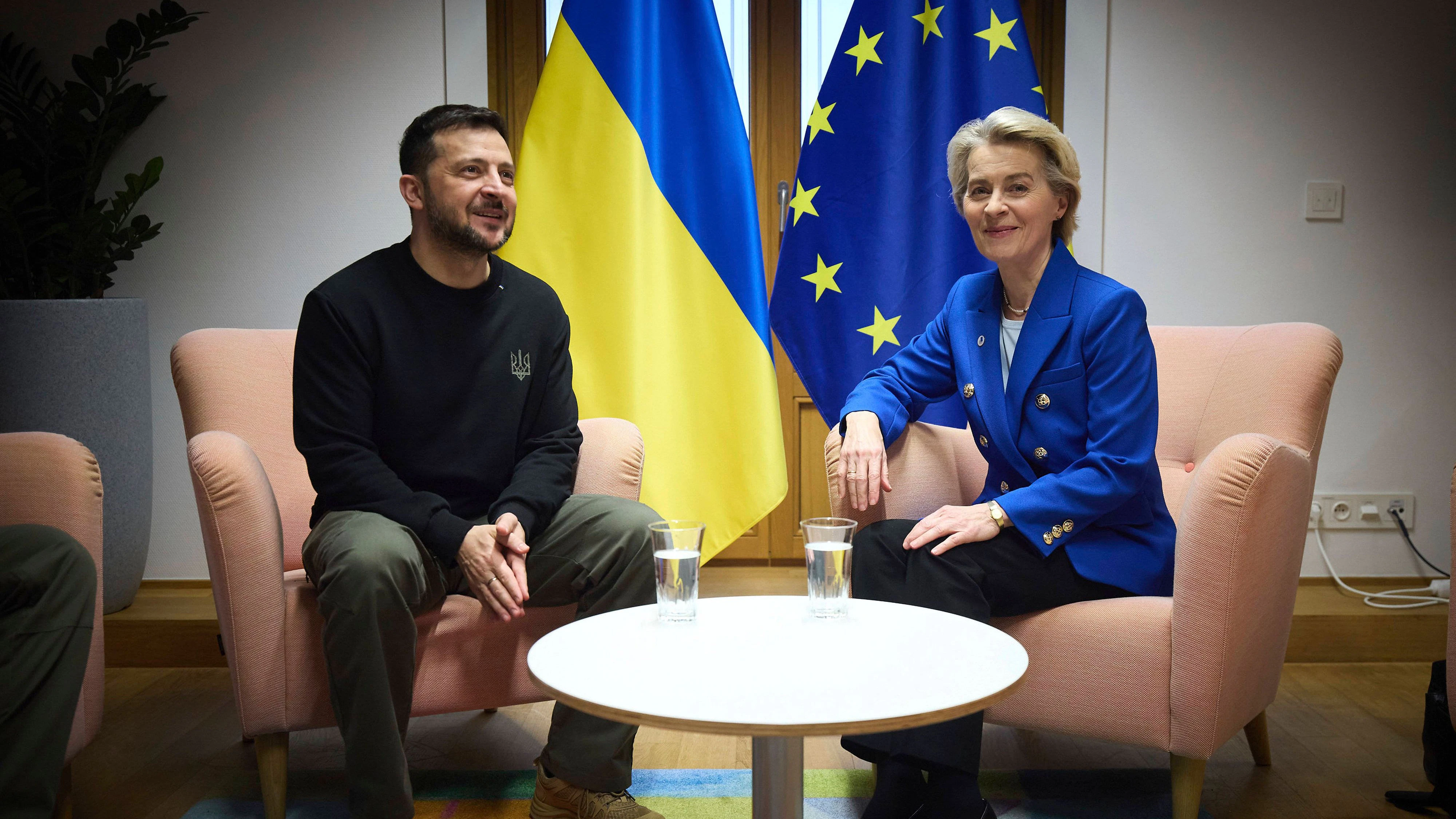 EU-Kommissionspräsidentin Ursula von der Leyen wird den ukrainischen Präsidenten Wolodymyr Selenskyj nach Washington begleiten.