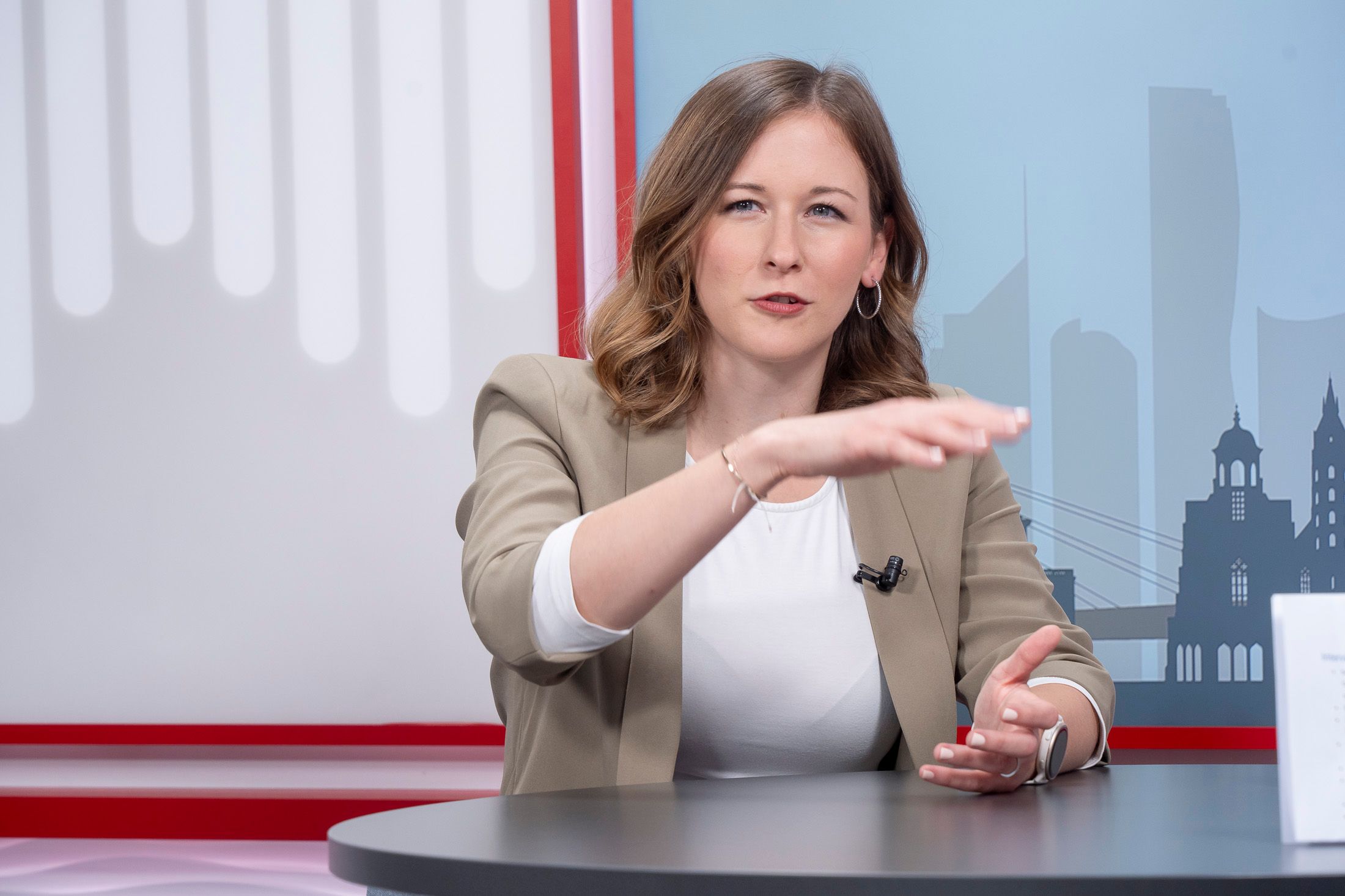 Integrationsministerin Claudia Plakolm (ÖVP) stellt am Dienstag die aktuelle Wertestudie vor: Die Österreicher halten besonders Familie, ein selbstbestimmtes Leben und Sicherheit hoch.