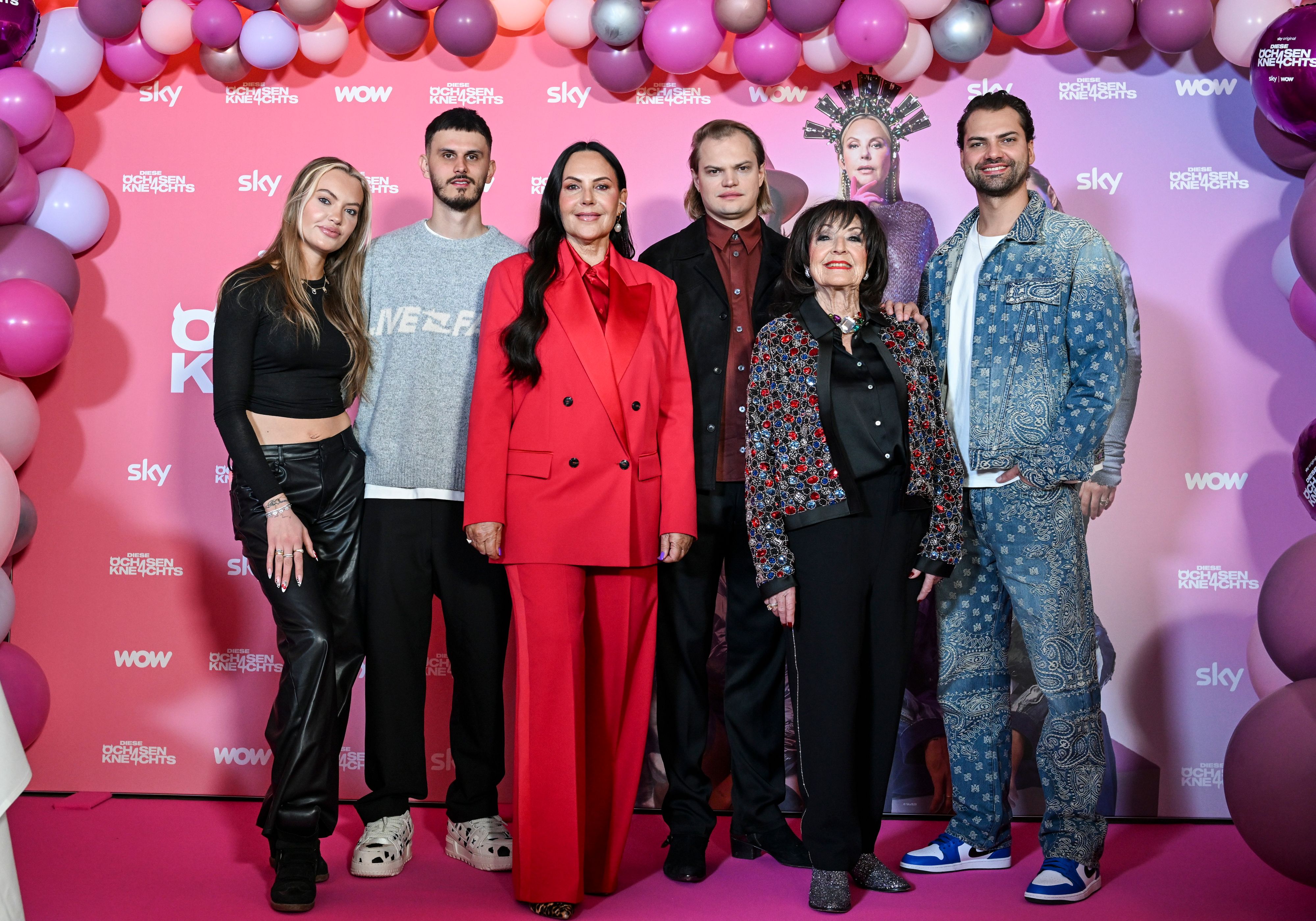 Cheyenne Savannah Ochsenknecht, Nino Sifkovitz, Natascha Ochsenknecht, Wilson Gonzalez, Bärbel Wierichs und Jimi Blue Ochsenknecht (v.l.) wagten einen Familien-Campingurlaub.