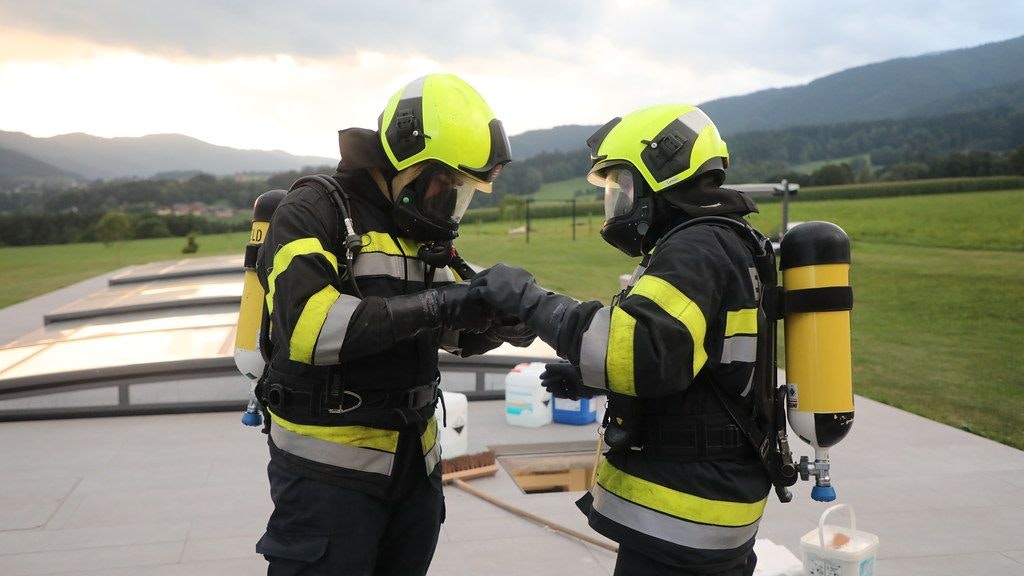 Heute.at - Chemie-Alarm in Schwimmbad – Schwefelsäure ausgetreten