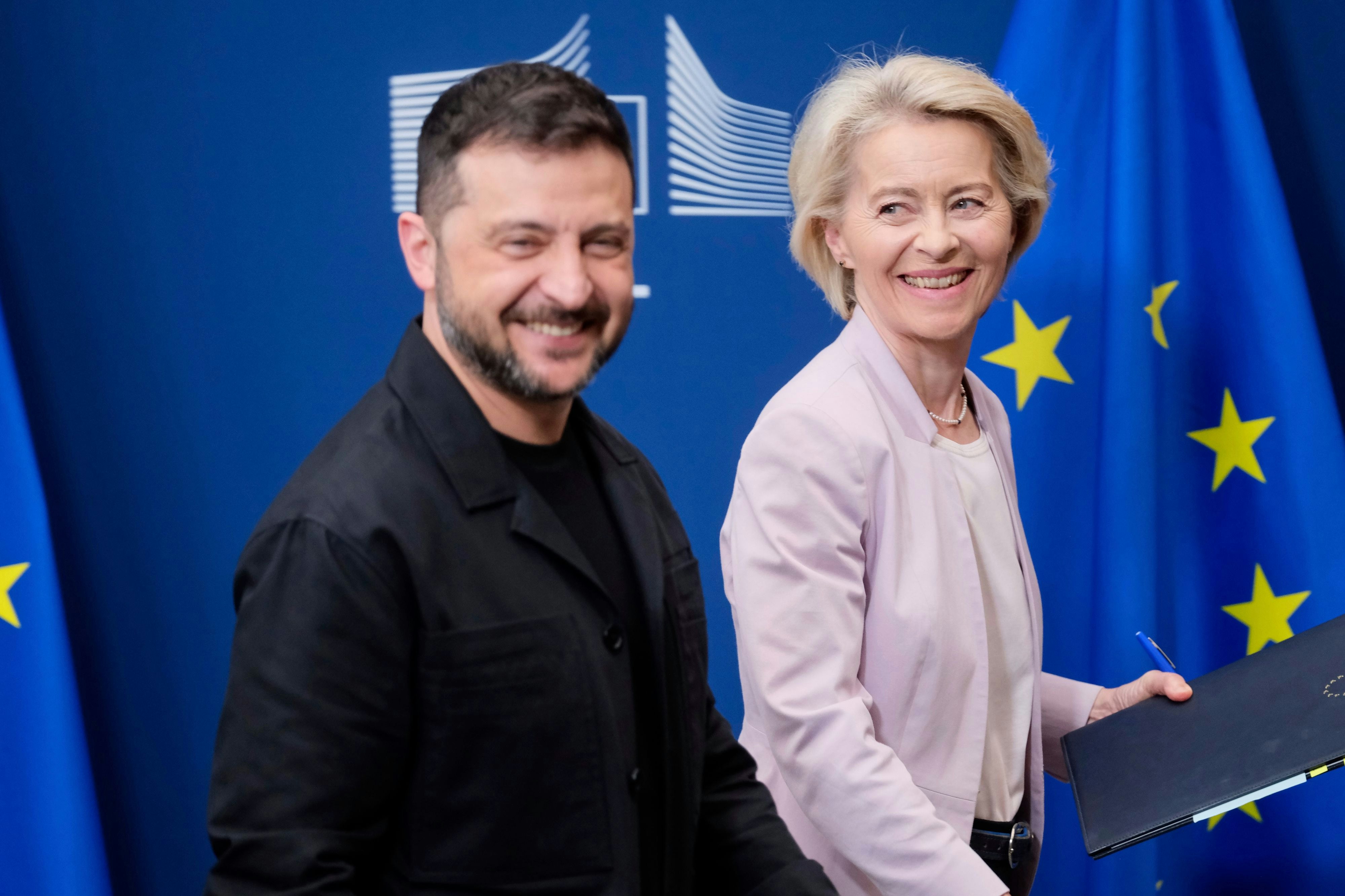 Zweckoptimismus: Am Sonntag besprachen der ukrainische Präsident Wolodymyr Selenskyj und EU-Kommissionspräsidentin Ursula Von der Leyen das weitere Vorgehen