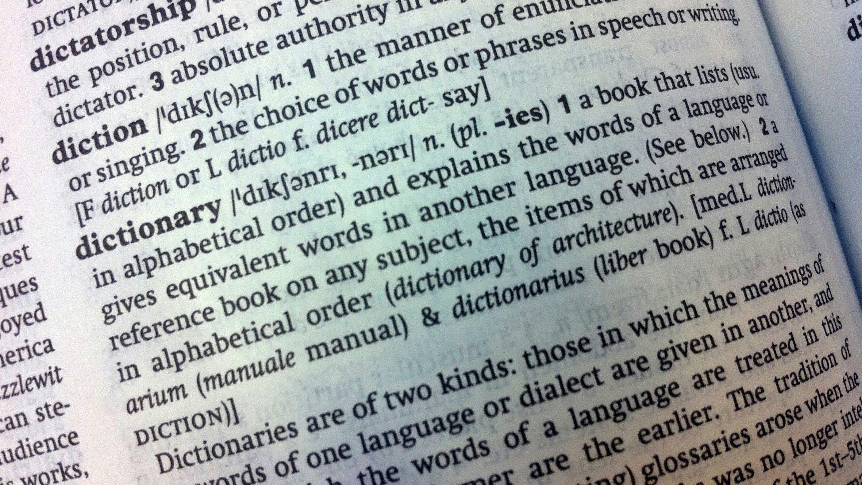 Download von www.picturedesk.com am 18.08.2025 (13:05).  FILE - An entry in the Oxford English Dictionary, defining a dictionary, pictured Sunday Aug. 29 2010. (AP Photo, file) - 20100829_PD8129 - Rechteinfo: Rights Managed (RM)