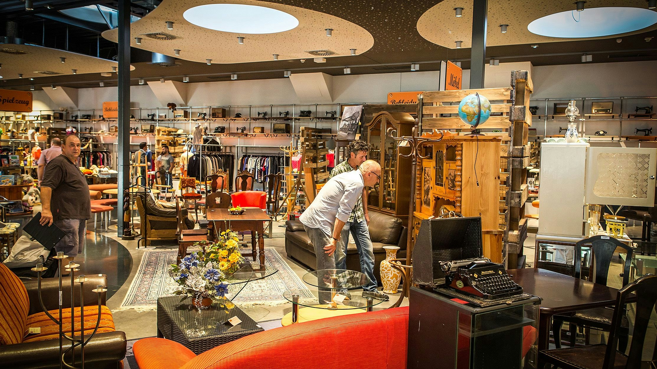 Heute.at - Zum Geburtstag – Secondhand-Party im 48er-Tandler