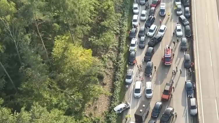 Heute.at - Im Stau gefangen – Lenker rief an und beschwerte sich