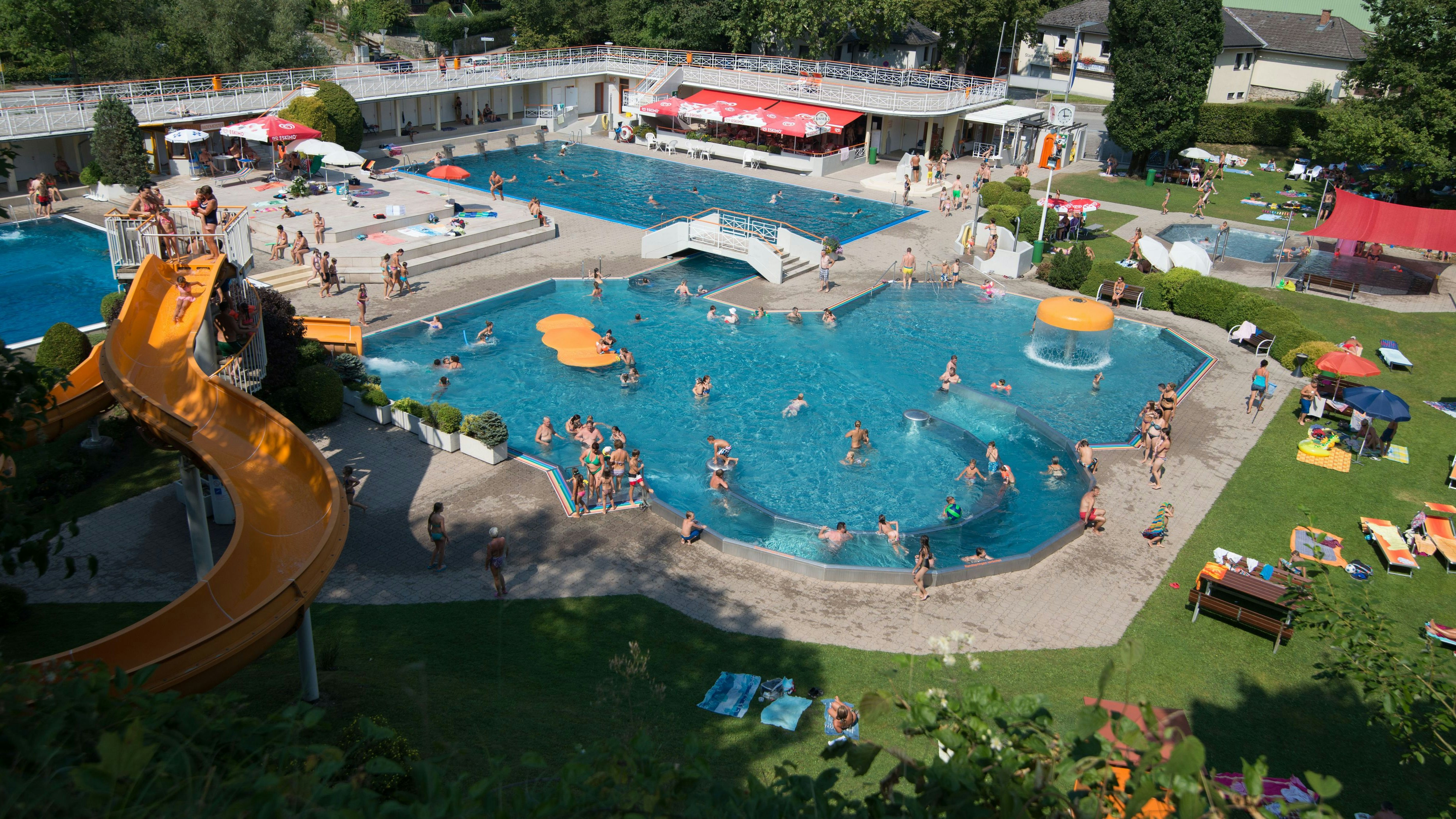 Heute.at - Freibad weniger beheizt: Wasser ist viel zu kalt