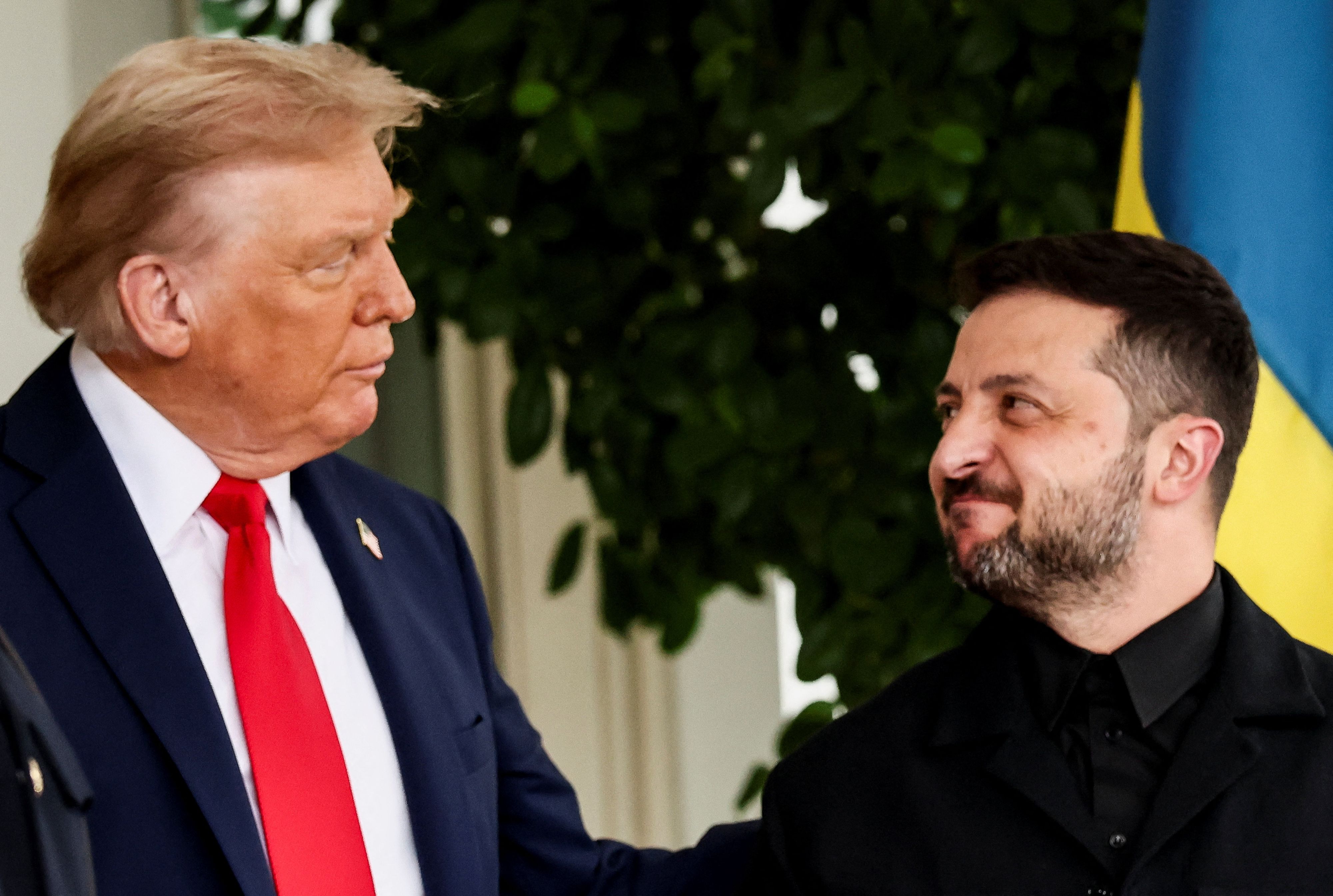 Trump hat von Selenskyj ein besonderes Gastgeschenk erhalten.