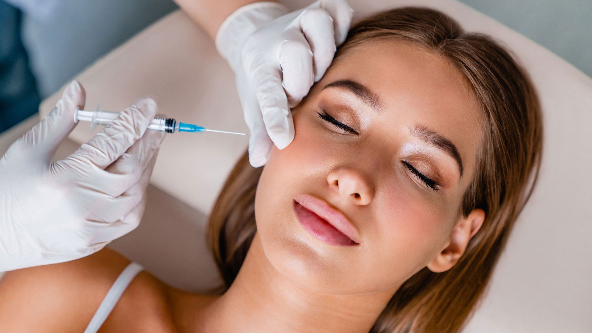 Im Netz zeigen sich Content Creatoren mit Botox-Spritze in der Hand.