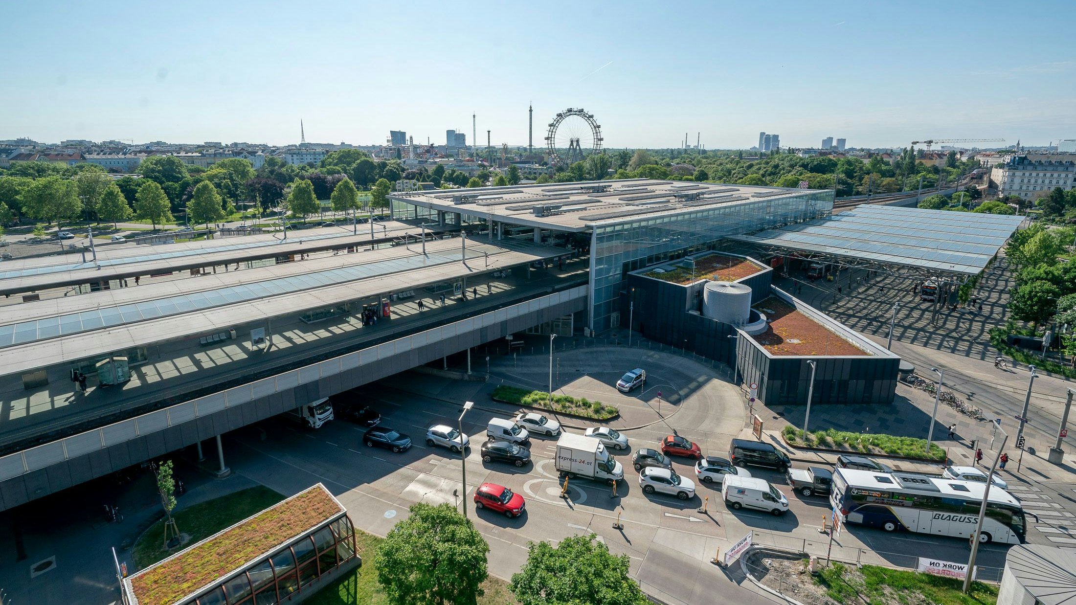Heute.at - Zwei Verletzte bei Messer-Attacke am Praterstern