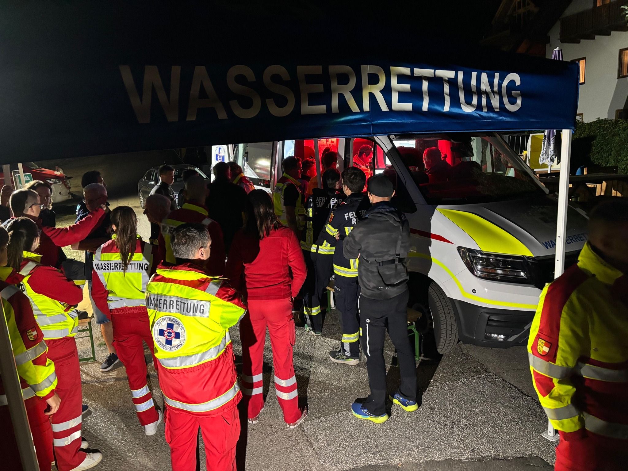 Gegen Mitternacht konnte die Leiche des Mannes geborgen werden.