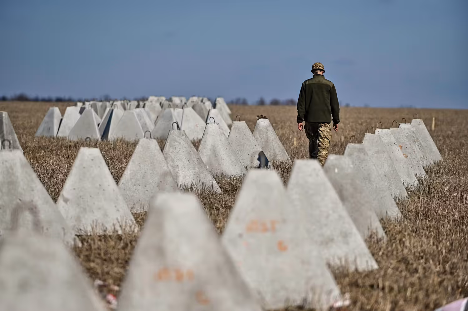 Putin fordert von der Ukraine die Aufgabe des Festungsgürtels in der Region Donezk.