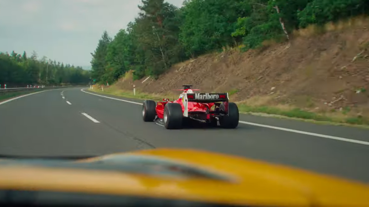 Heute.at - Video zeigt, wie Formel-1-Ferrari über Autobahn flitzt
