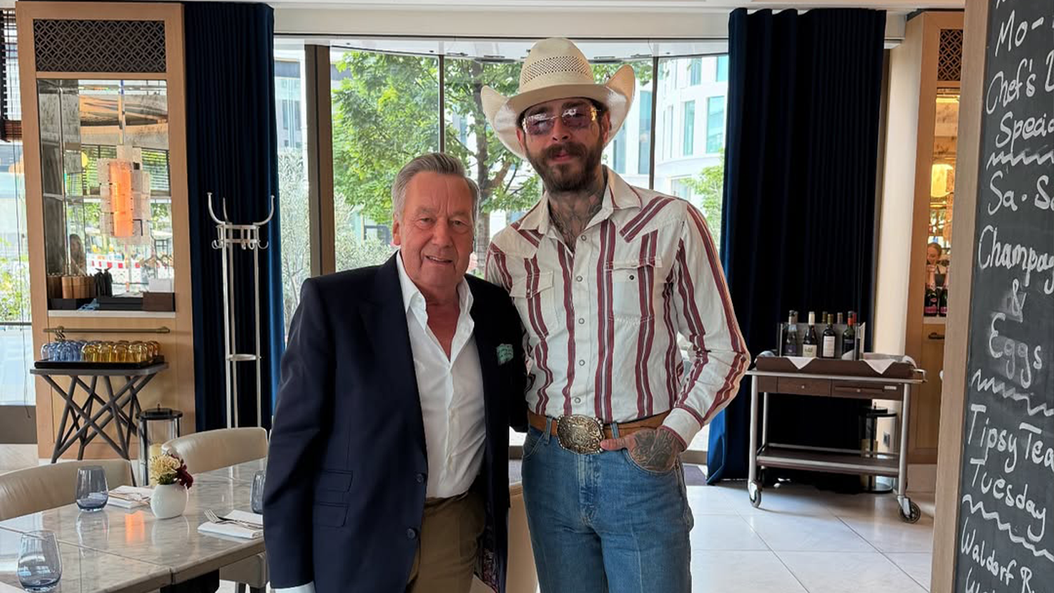 Roland Kaiser und Post Malone sind in einem Berliner Hotel aufeinander getroffen.