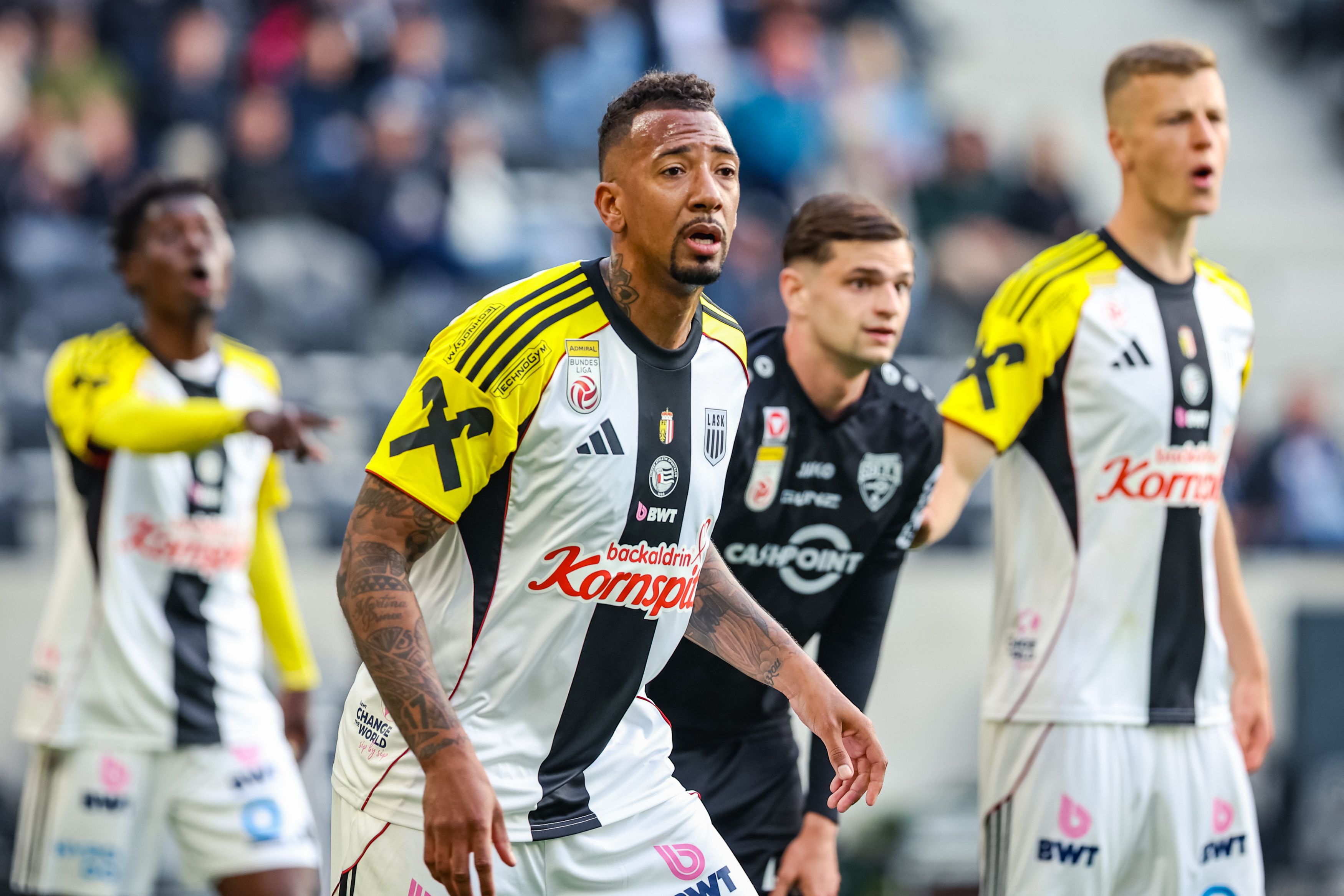 Jerome Boateng verabschiedet sich aus Linz.