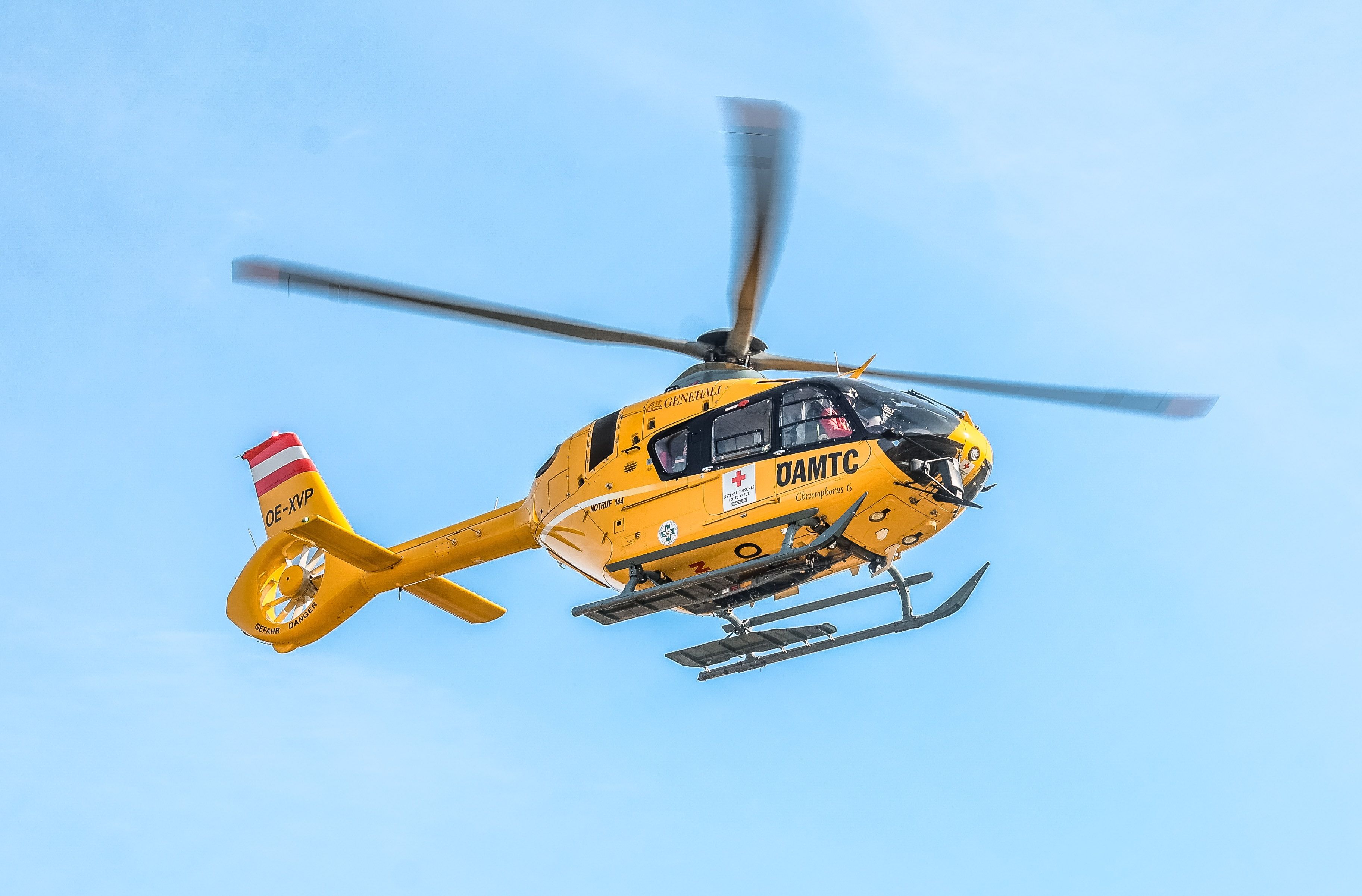 Der Mann wurde mit dem Rettungshubschrauber ins UKH Klagenfurt gebracht.