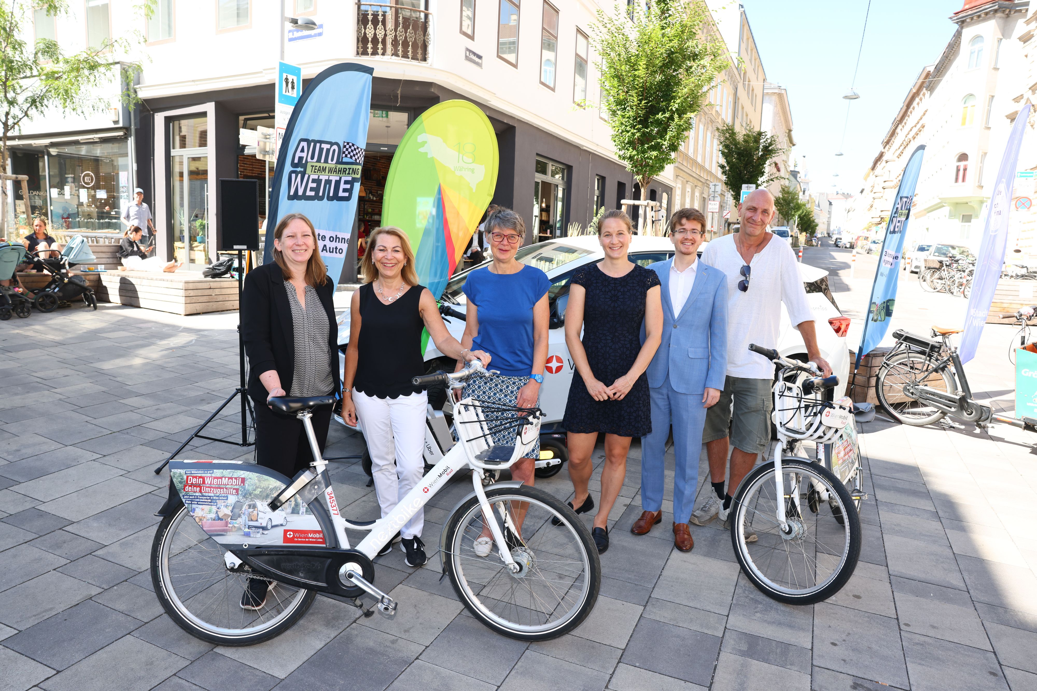 (vlnr): Gemeinderätin Nina Abrahamczik, Wiener Linien Geschäftsführerin Alexandra Reinagl, Bezirksvorsteherin Währing Silvia Nossek, Teilnehmerin Teresa, Teilnehmer Henrik, Teilnehmer Fred.