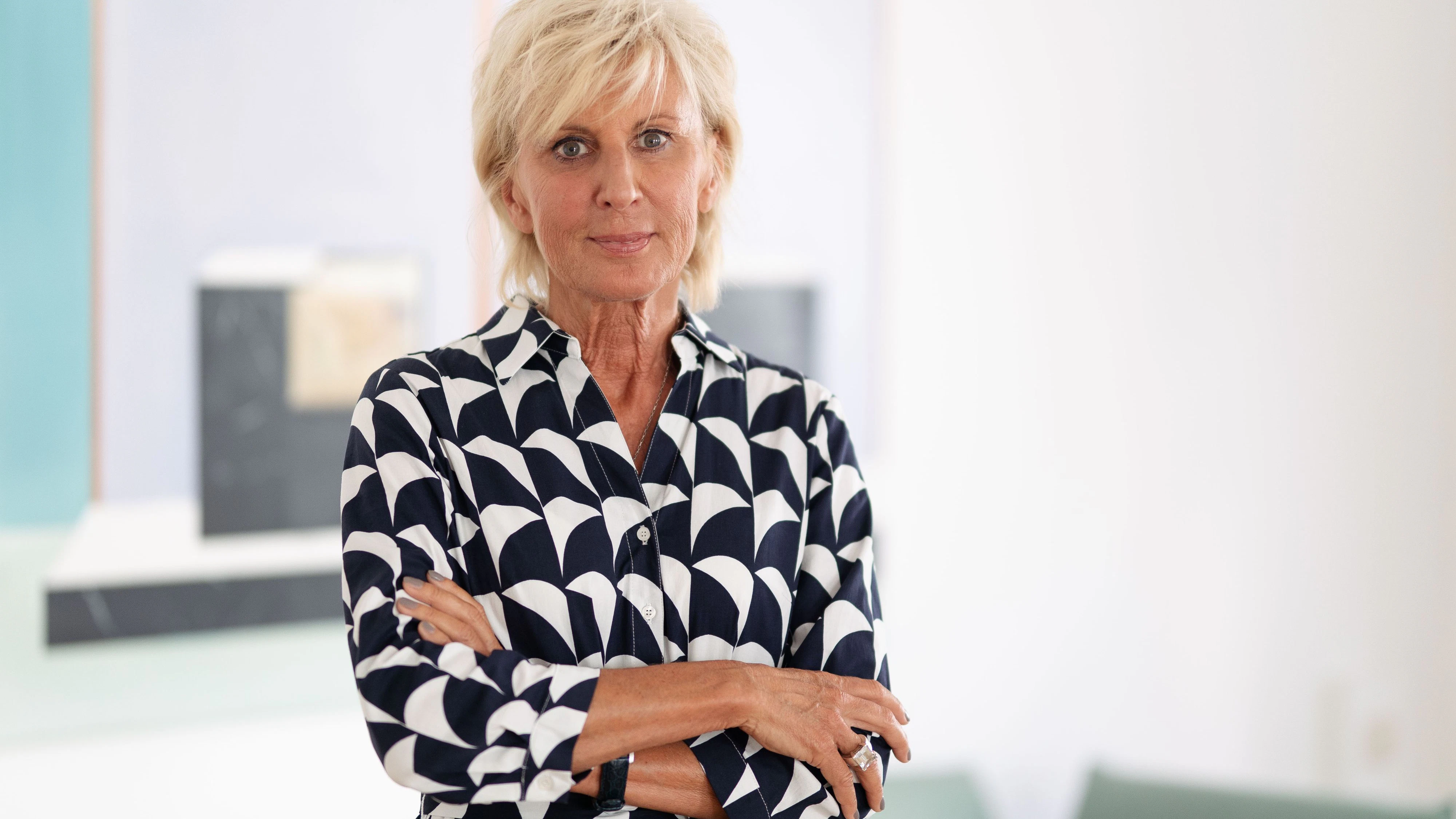 Volksanwältin Gaby Schwarz kritisiert die Ungleichbehandlung von Wohnungs- und Hauseigentümern bei der Dekarbonisierungsprämie.