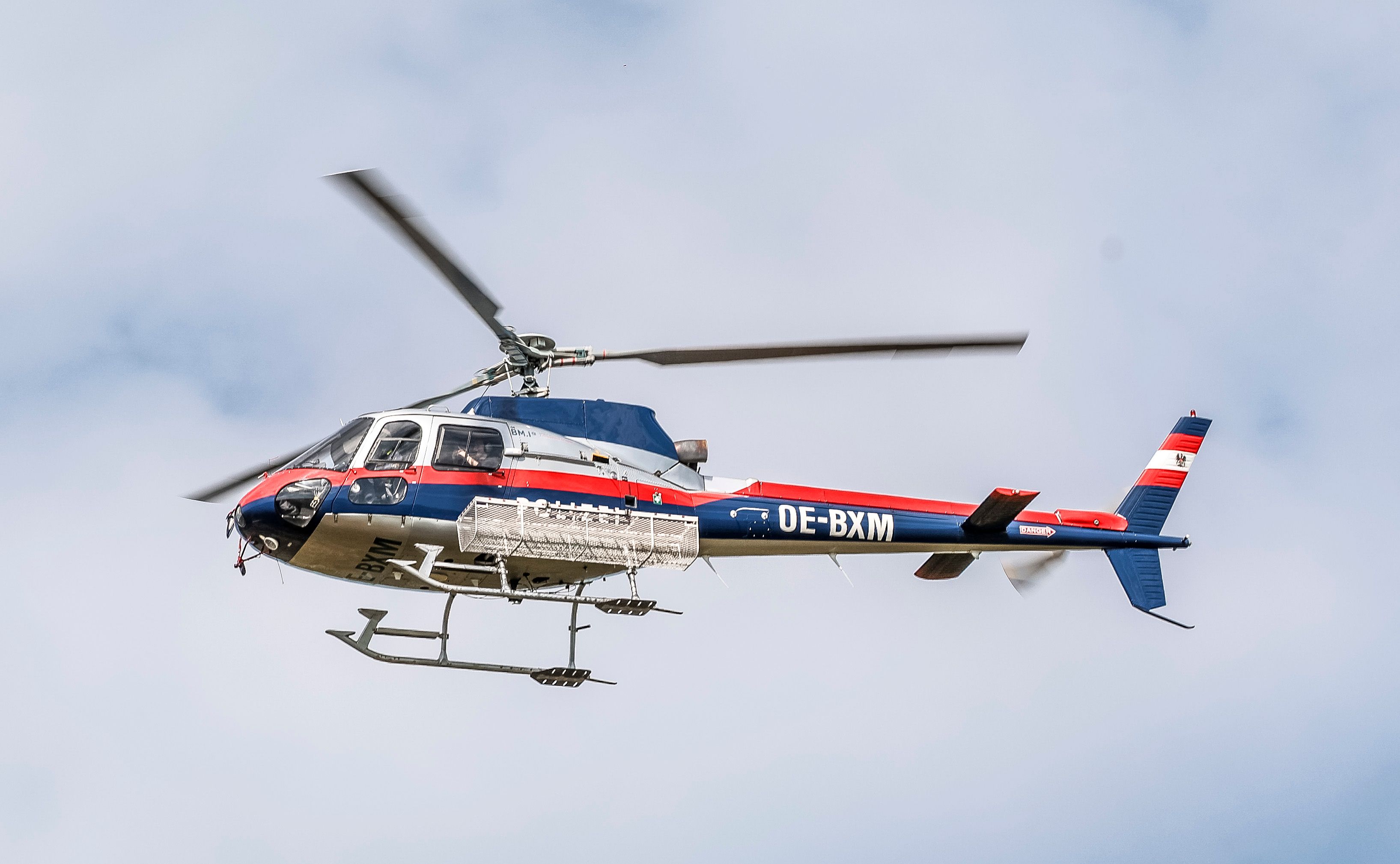 Der Verunglückte wurde mit dem Polizeihubschrauber geborgen.